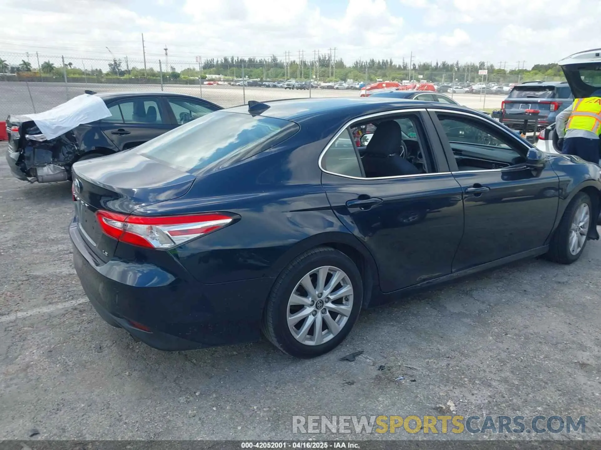 4 Photograph of a damaged car 4T1B11HKXKU732905 TOYOTA CAMRY 2019