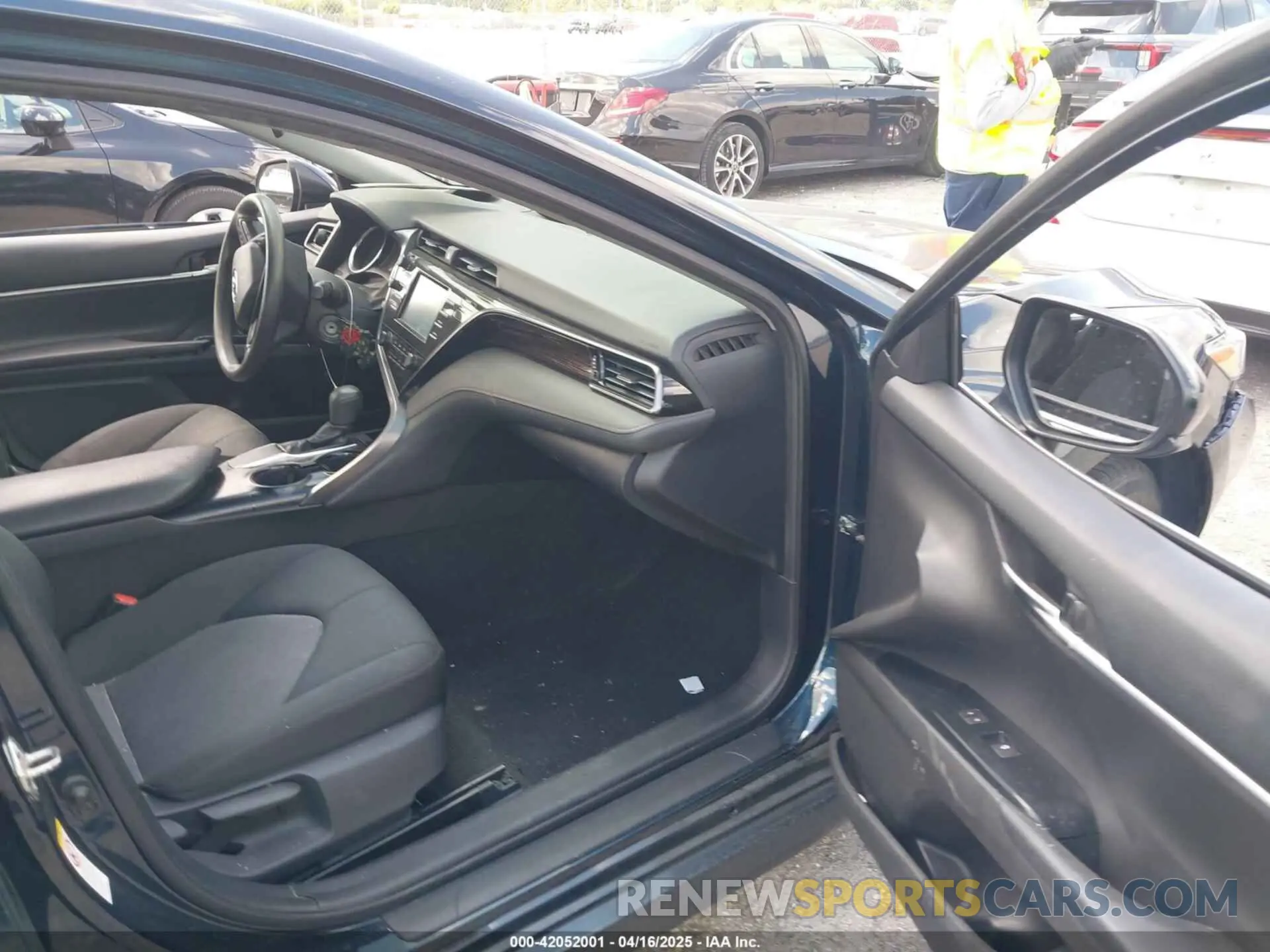 5 Photograph of a damaged car 4T1B11HKXKU732905 TOYOTA CAMRY 2019