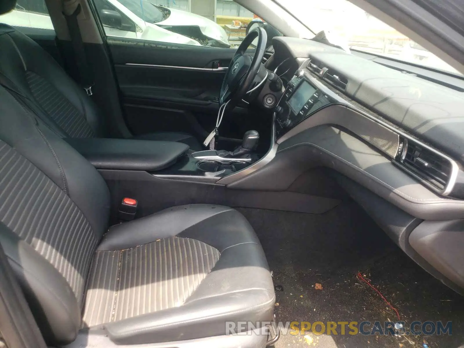 5 Photograph of a damaged car 4T1B11HKXKU737277 TOYOTA CAMRY 2019