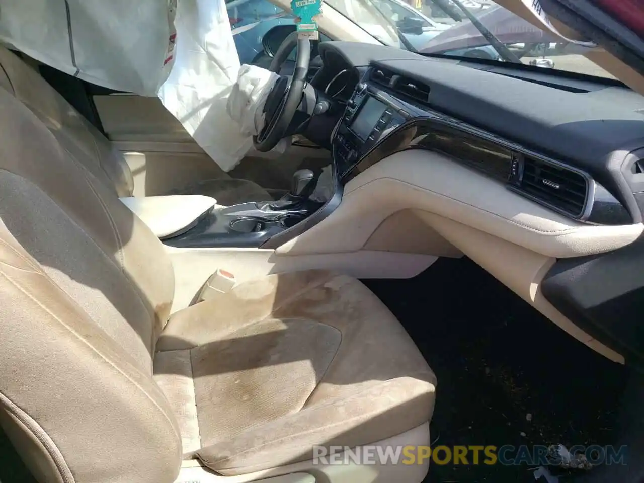 5 Photograph of a damaged car 4T1B11HKXKU739403 TOYOTA CAMRY 2019