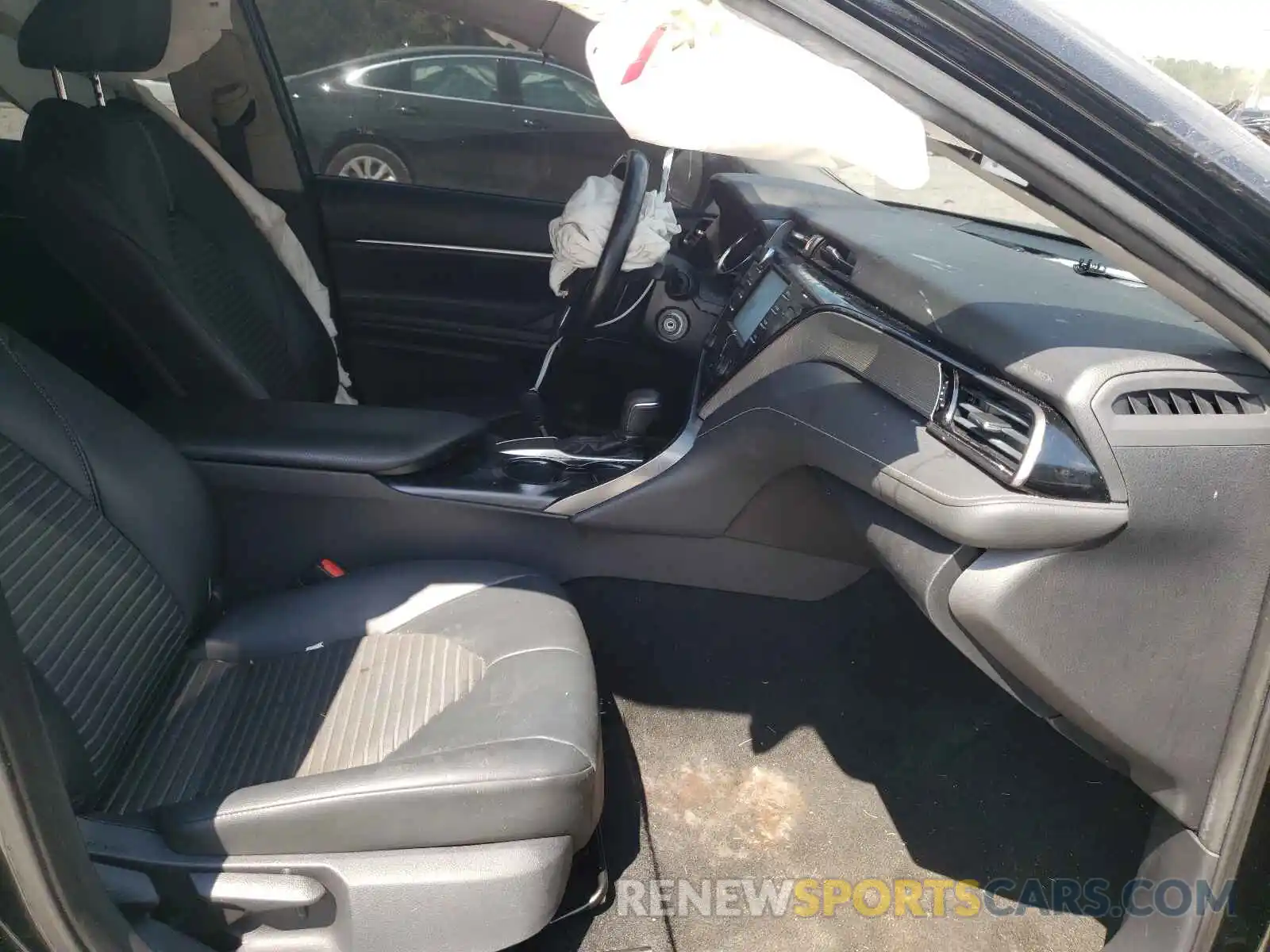 5 Photograph of a damaged car 4T1B11HKXKU741331 TOYOTA CAMRY 2019