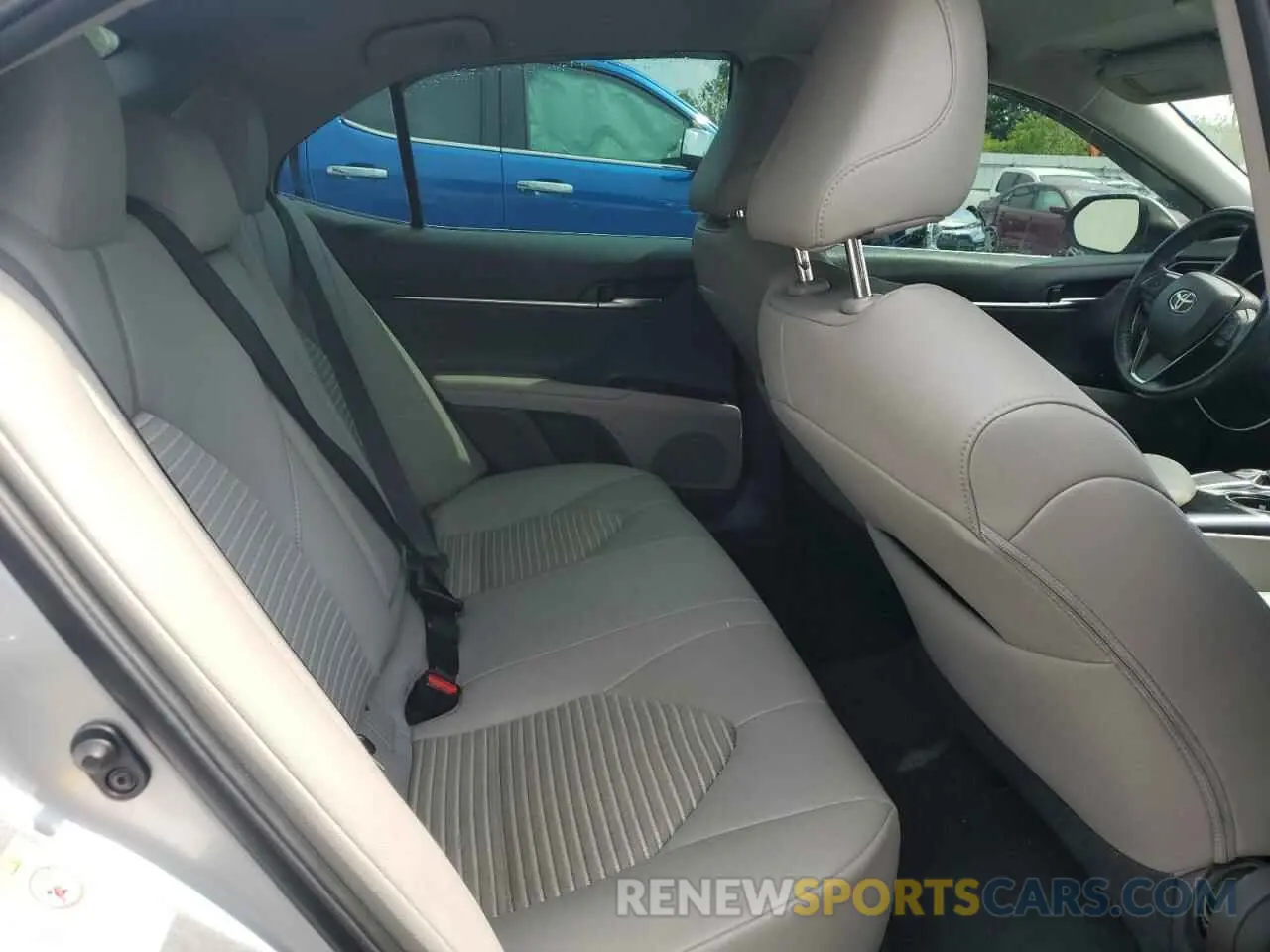 10 Photograph of a damaged car 4T1B11HKXKU741409 TOYOTA CAMRY 2019