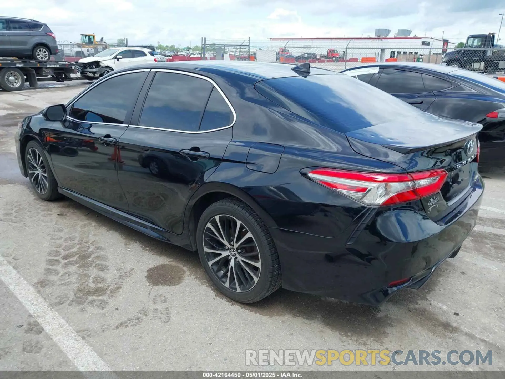 3 Photograph of a damaged car 4T1B11HKXKU741748 TOYOTA CAMRY 2019