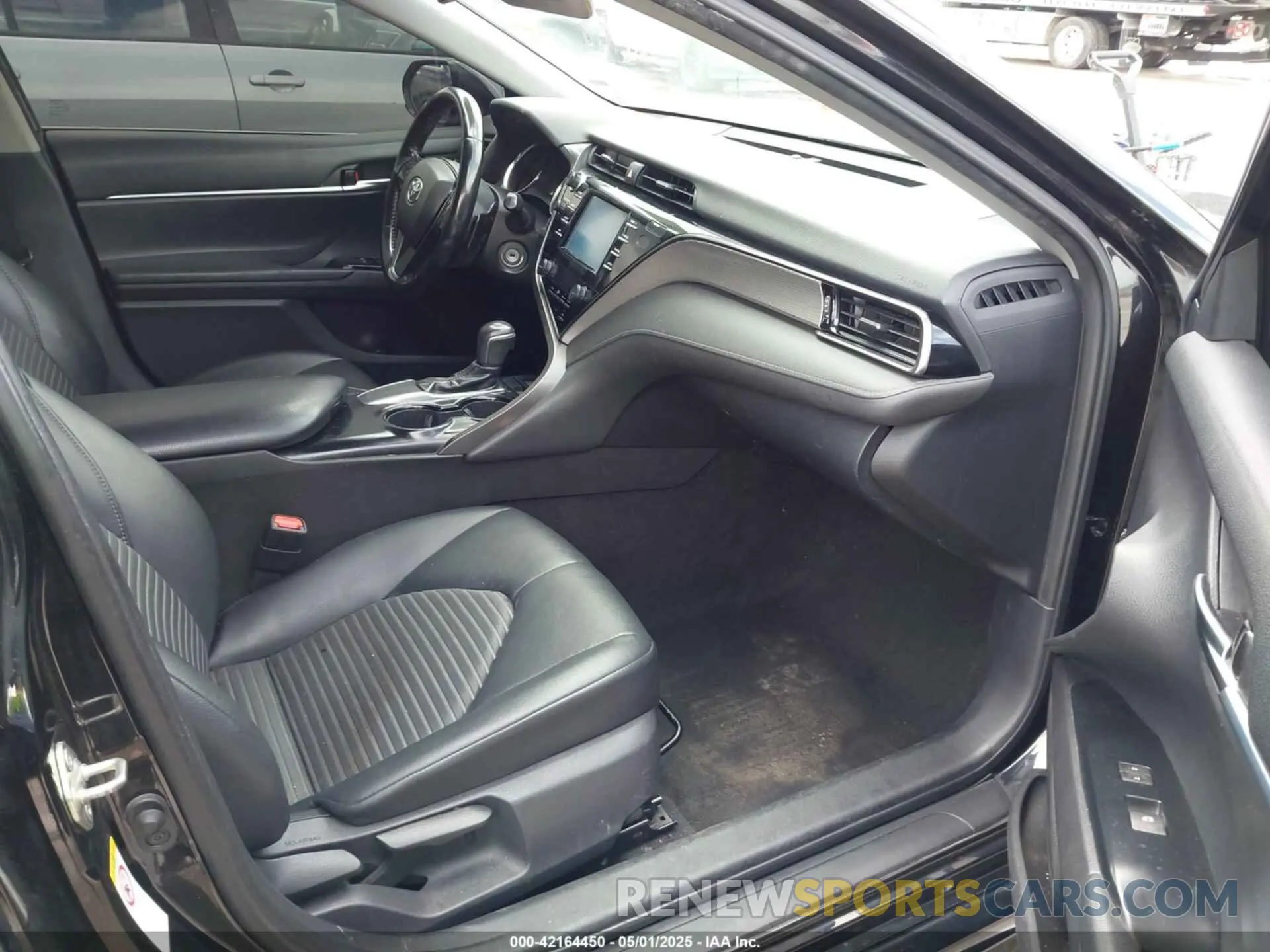 5 Photograph of a damaged car 4T1B11HKXKU741748 TOYOTA CAMRY 2019