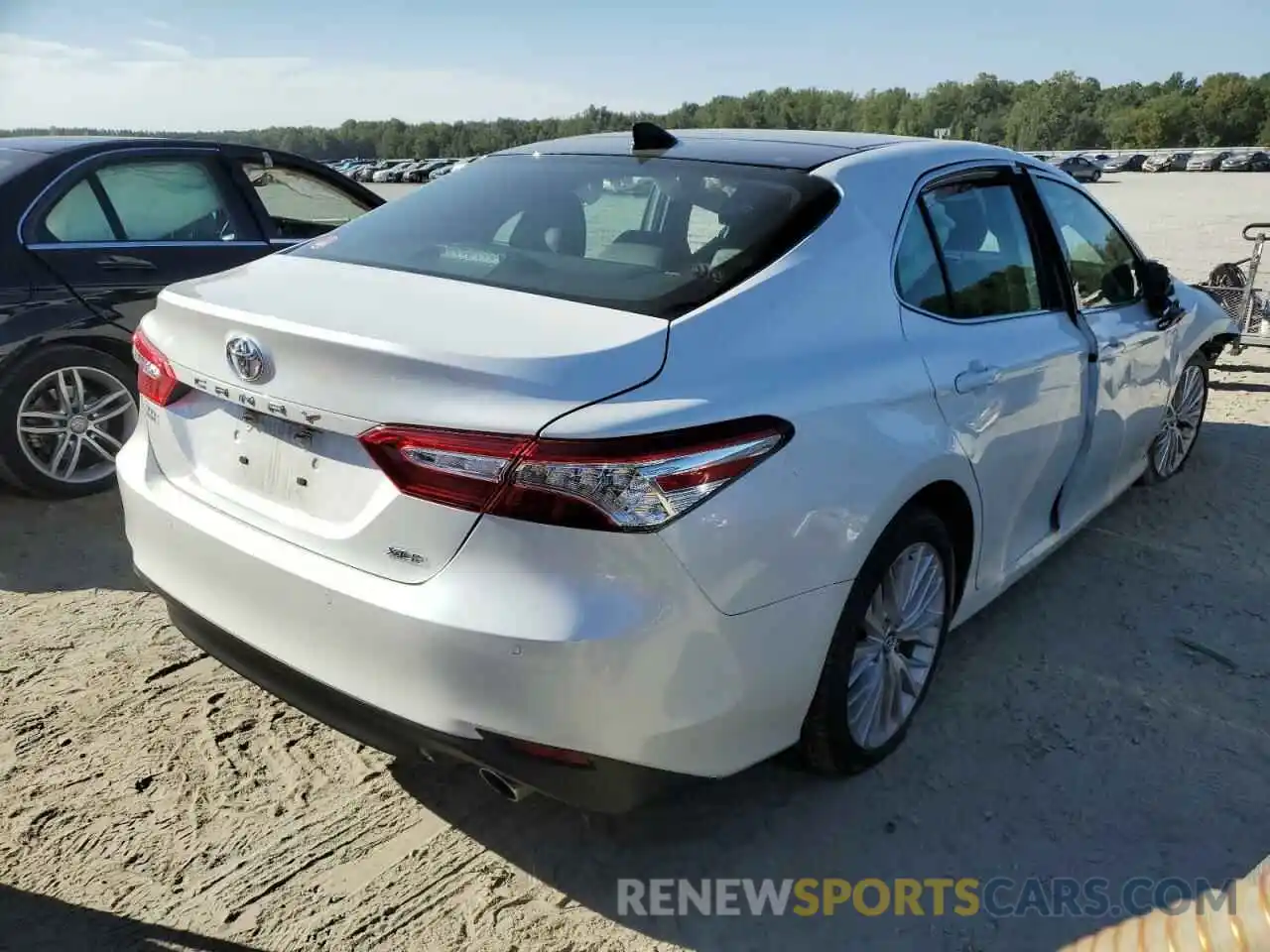 4 Photograph of a damaged car 4T1B11HKXKU742432 TOYOTA CAMRY 2019