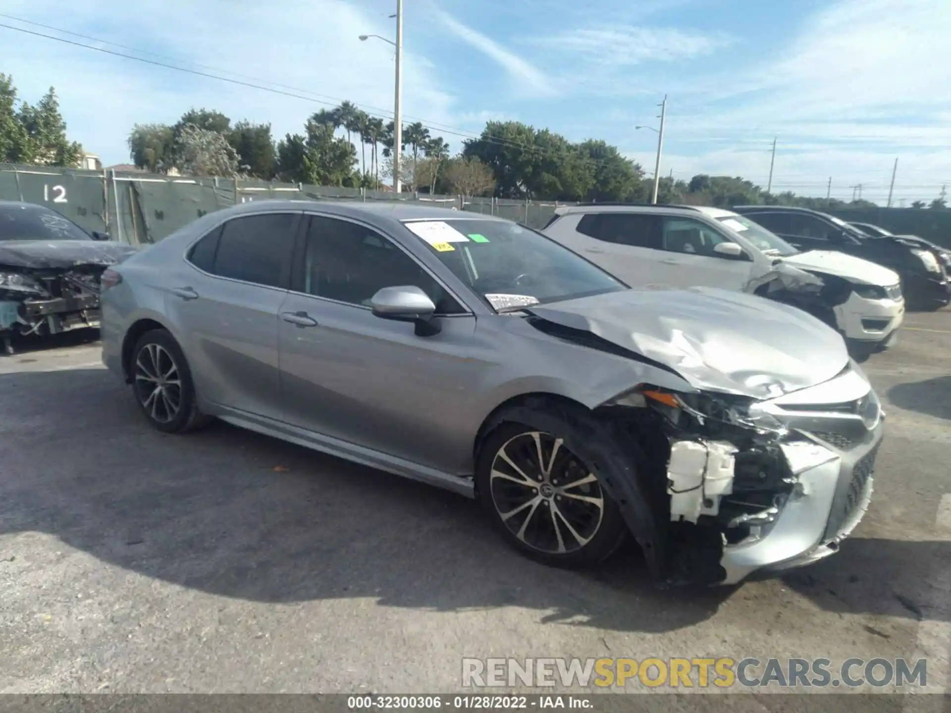 1 Photograph of a damaged car 4T1B11HKXKU744956 TOYOTA CAMRY 2019