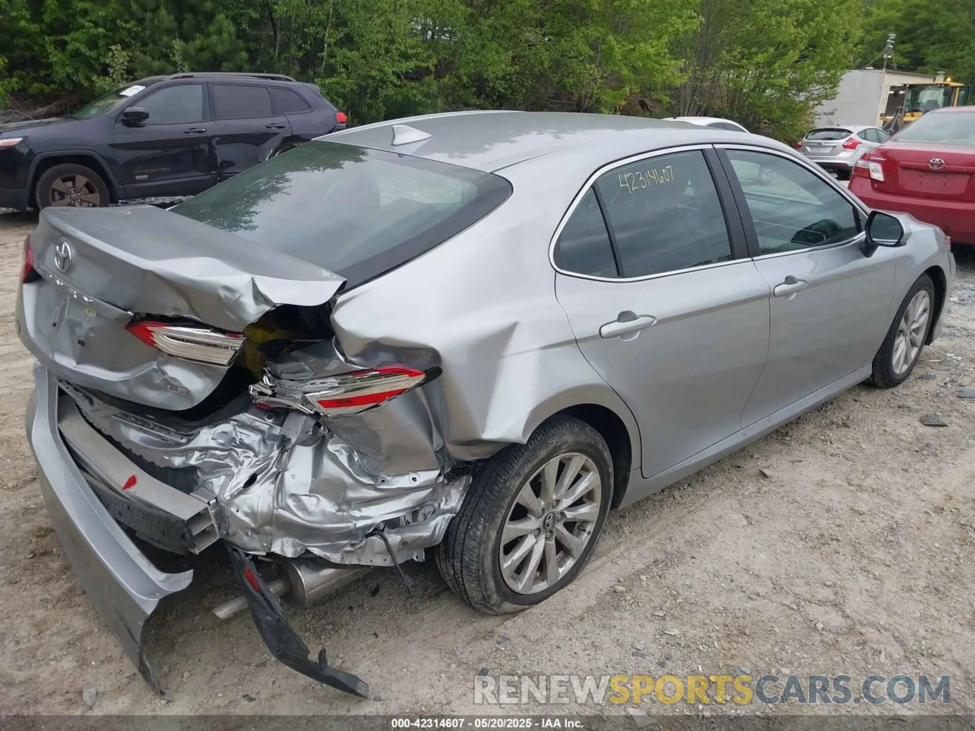 4 Photograph of a damaged car 4T1B11HKXKU746948 TOYOTA CAMRY 2019