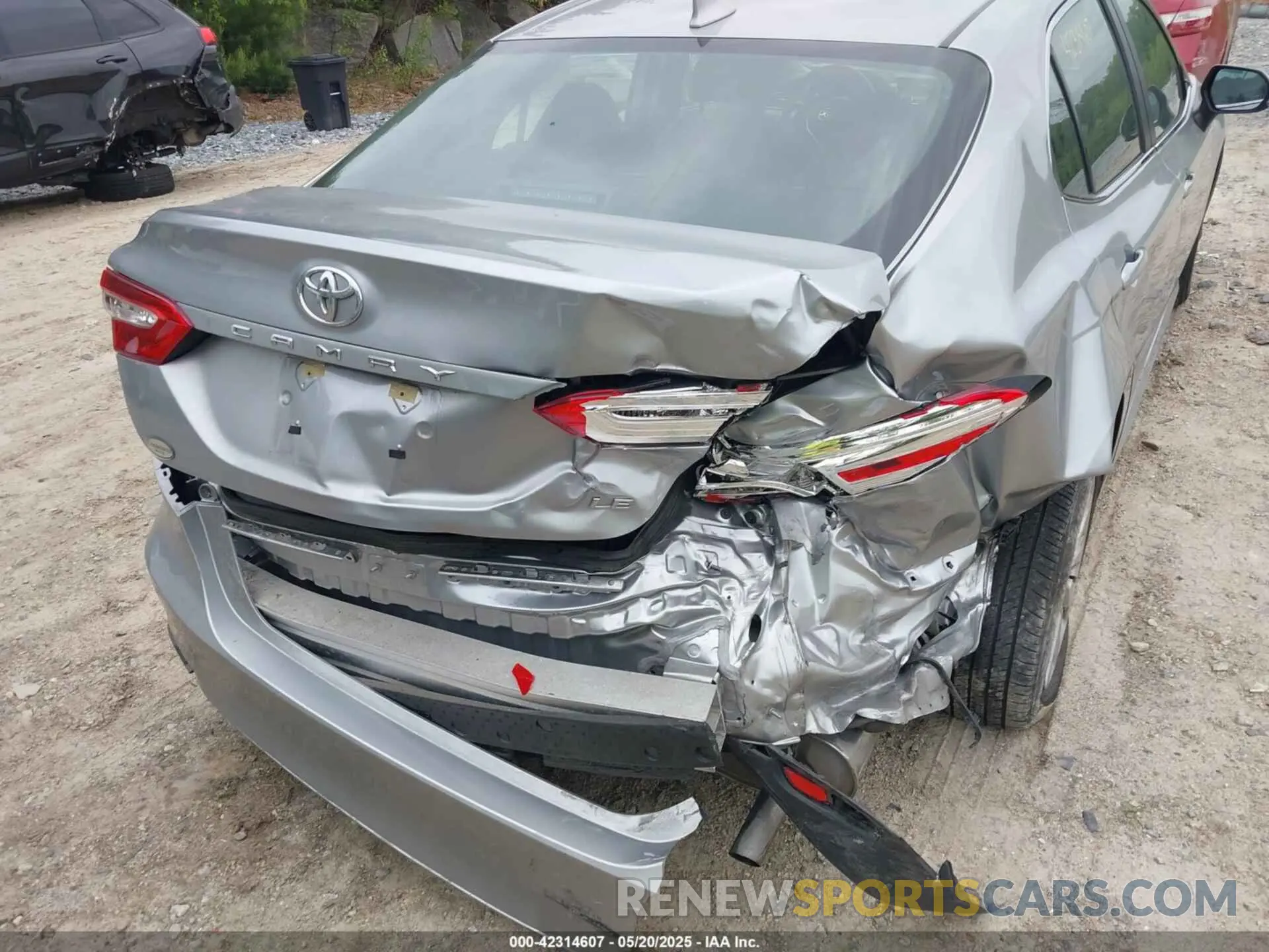 6 Photograph of a damaged car 4T1B11HKXKU746948 TOYOTA CAMRY 2019