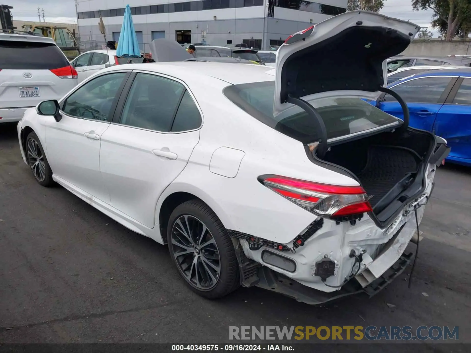 3 Photograph of a damaged car 4T1B11HKXKU747114 TOYOTA CAMRY 2019