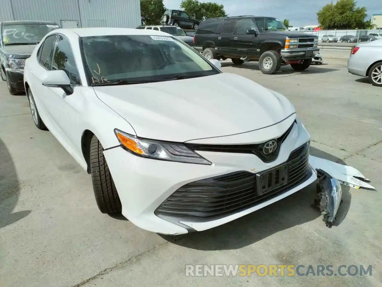 1 Photograph of a damaged car 4T1B11HKXKU748943 TOYOTA CAMRY 2019