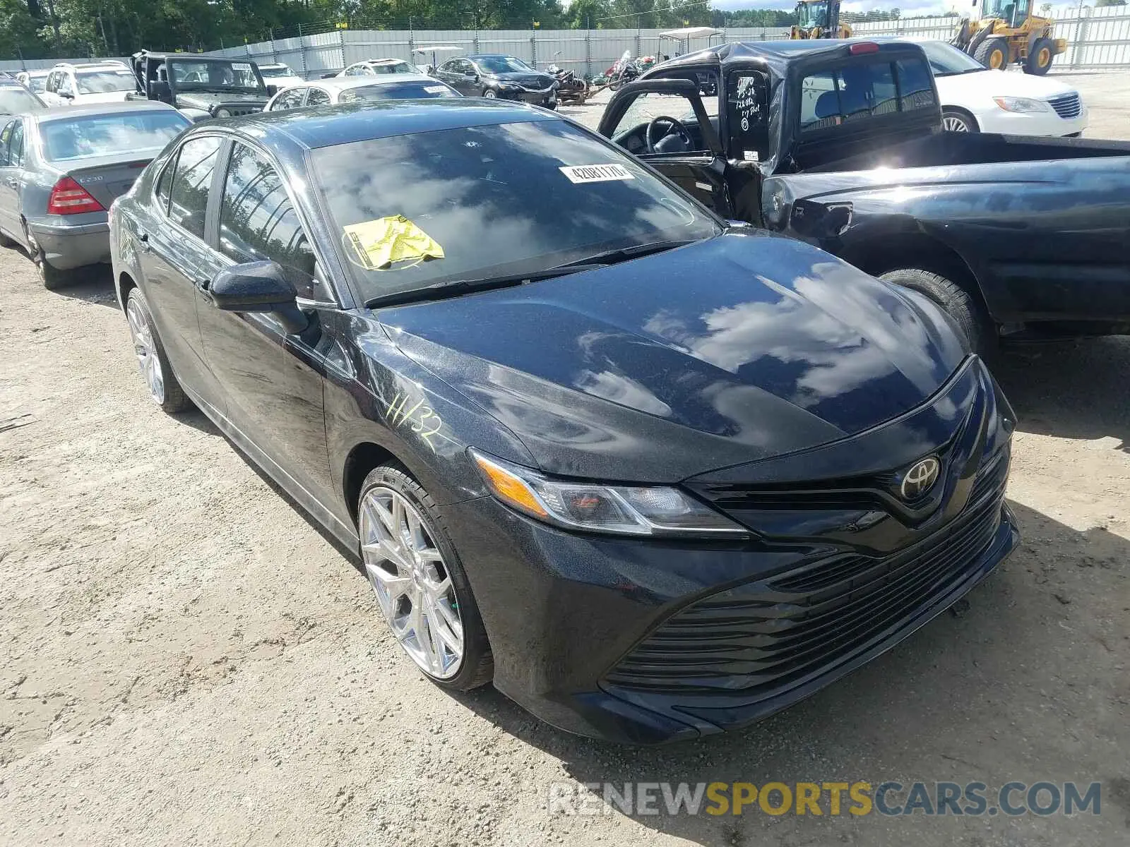 1 Photograph of a damaged car 4T1B11HKXKU749297 TOYOTA CAMRY 2019