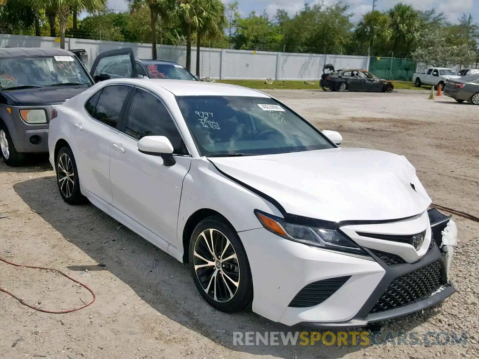 1 Photograph of a damaged car 4T1B11HKXKU750160 TOYOTA CAMRY 2019