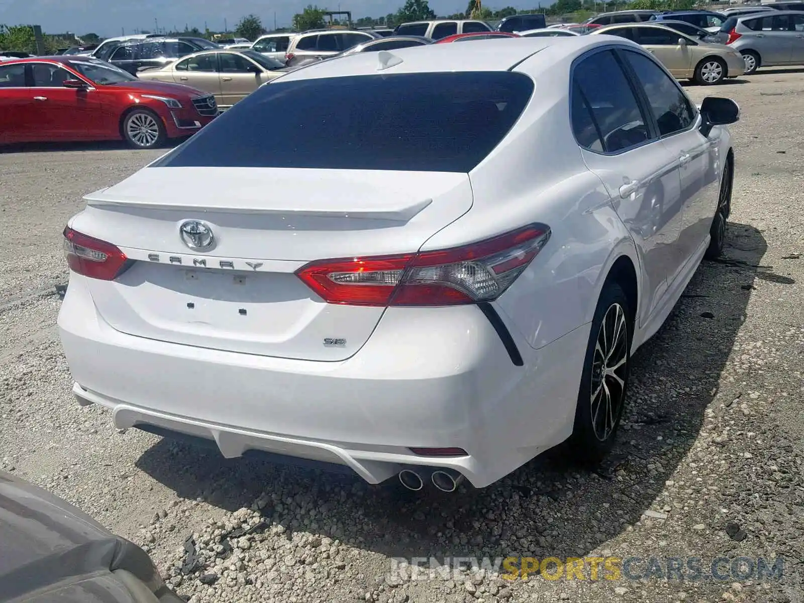 4 Photograph of a damaged car 4T1B11HKXKU750160 TOYOTA CAMRY 2019