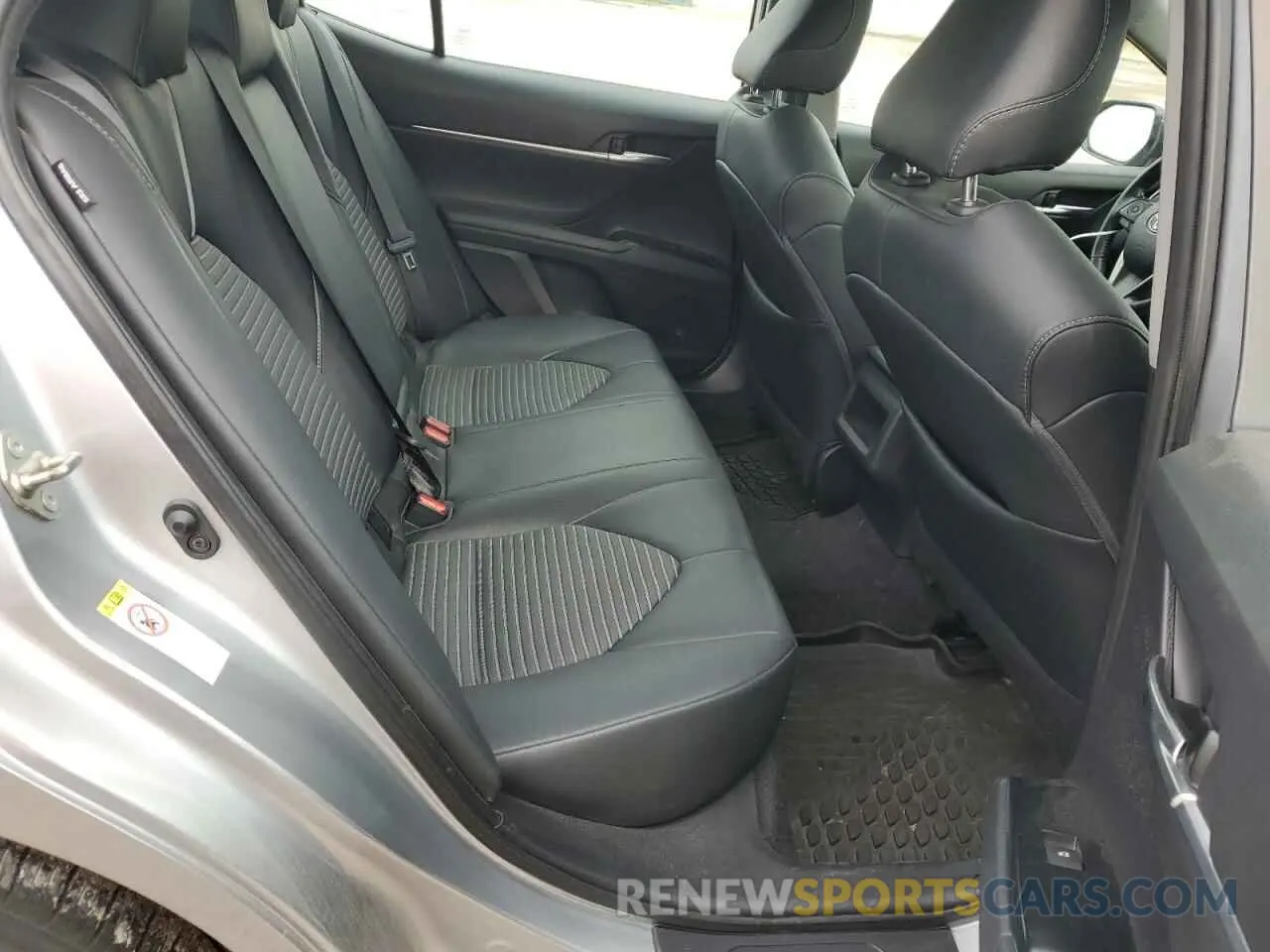 10 Photograph of a damaged car 4T1B11HKXKU752040 TOYOTA CAMRY 2019