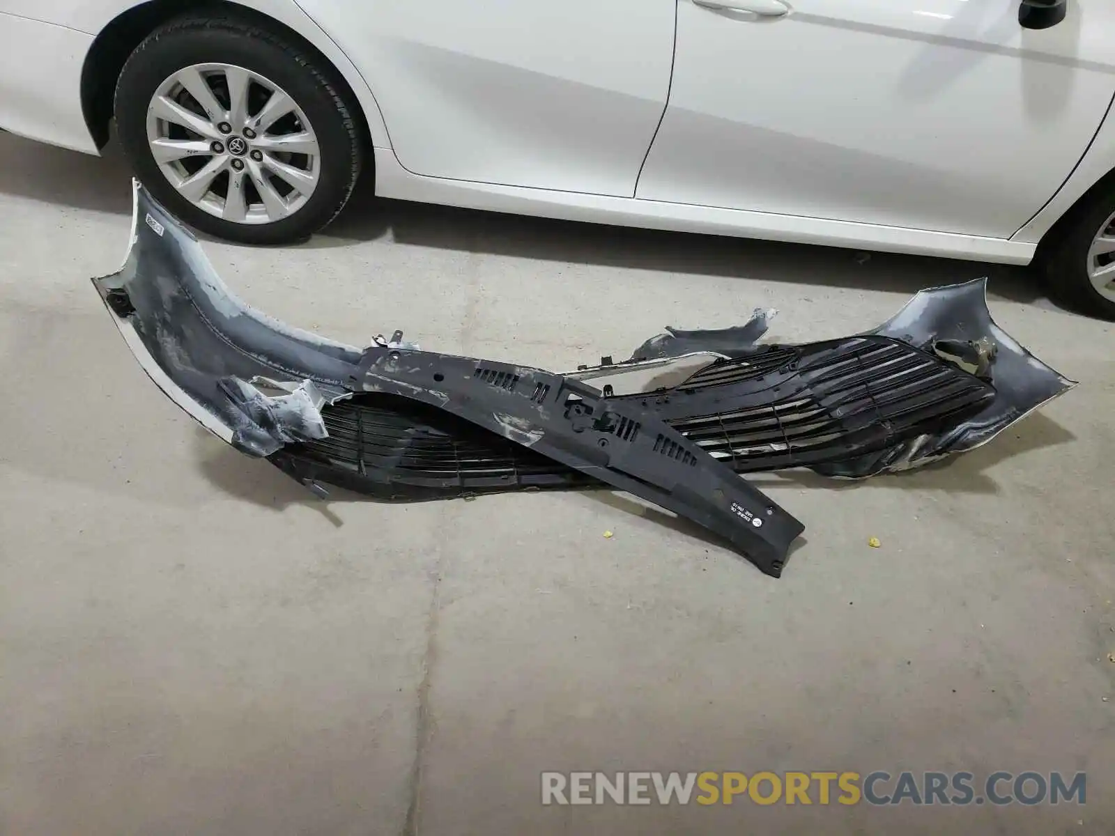 9 Photograph of a damaged car 4T1B11HKXKU753687 TOYOTA CAMRY 2019