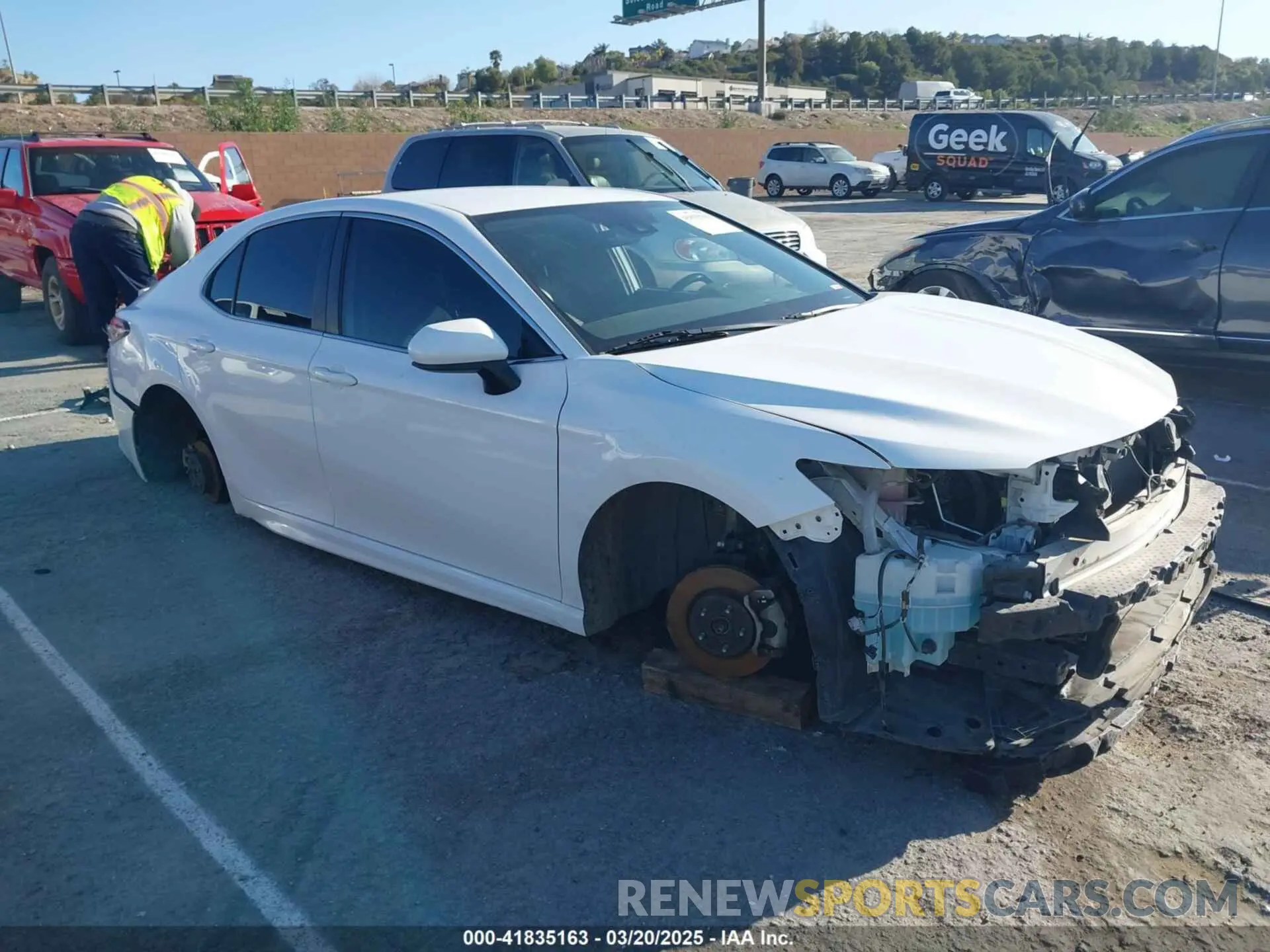 1 Photograph of a damaged car 4T1B11HKXKU757187 TOYOTA CAMRY 2019