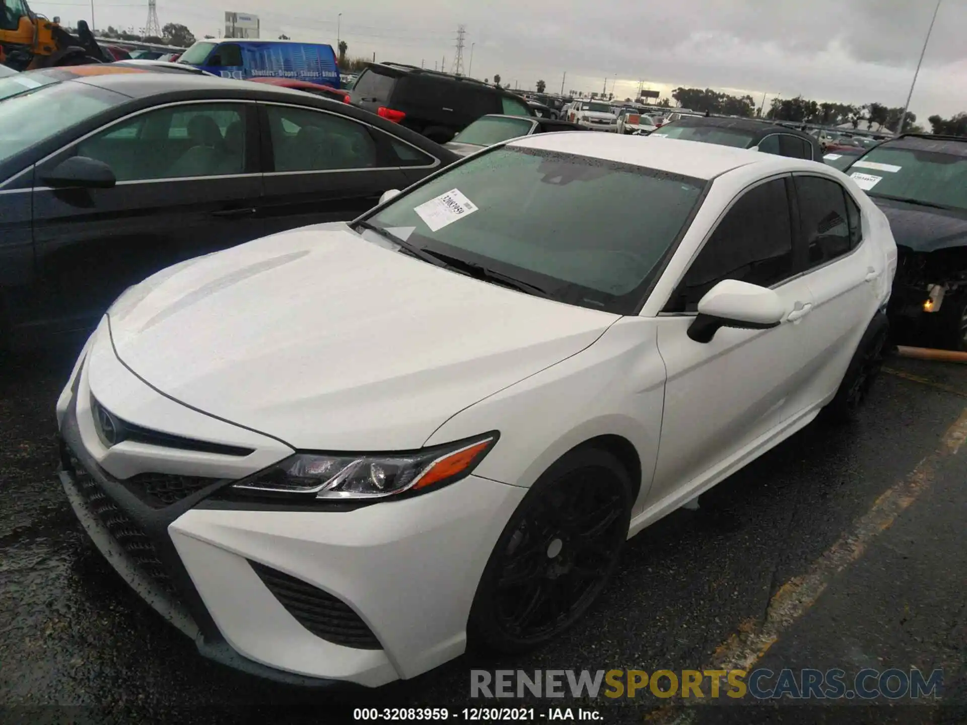 2 Photograph of a damaged car 4T1B11HKXKU758565 TOYOTA CAMRY 2019