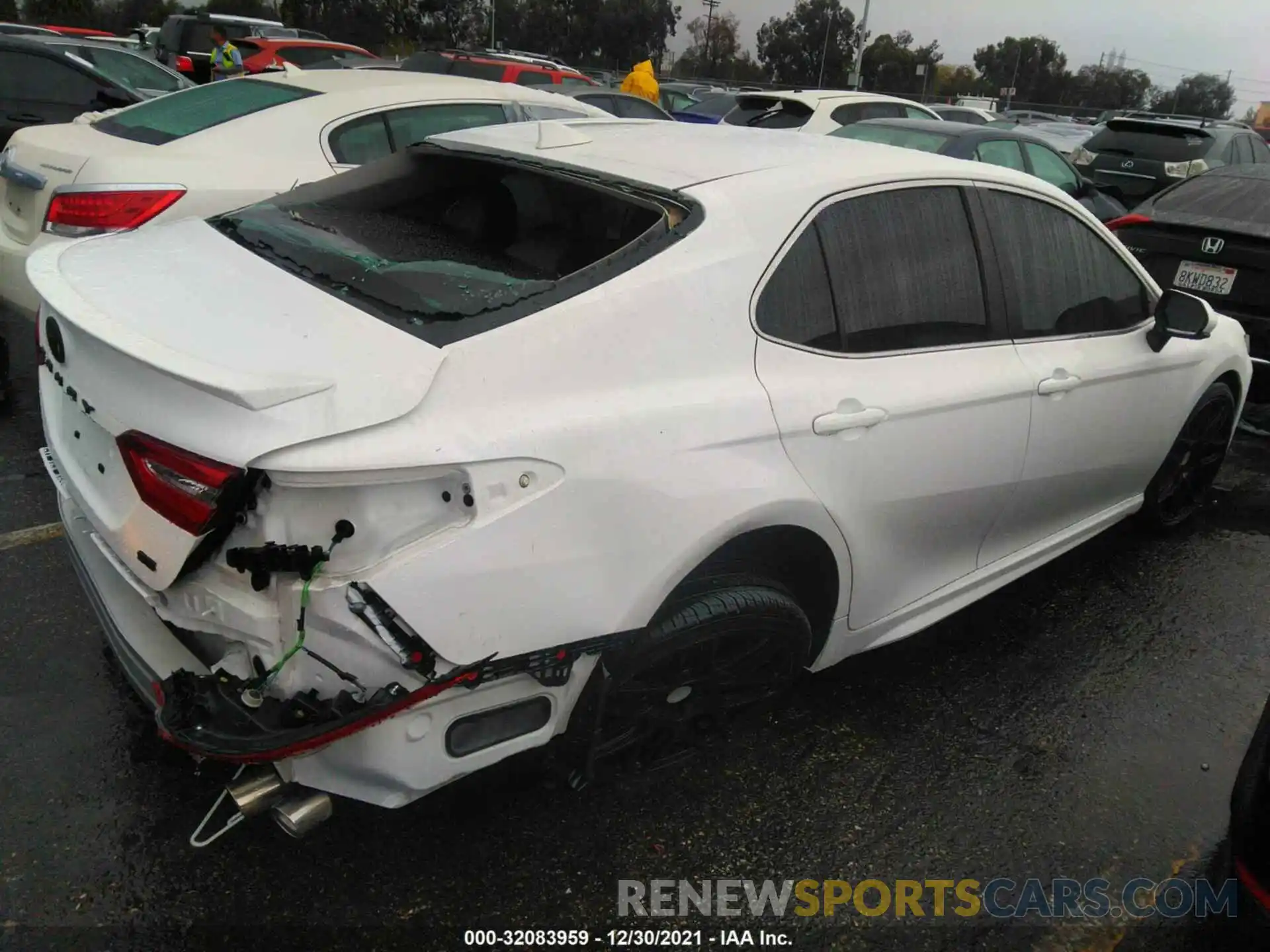 4 Photograph of a damaged car 4T1B11HKXKU758565 TOYOTA CAMRY 2019