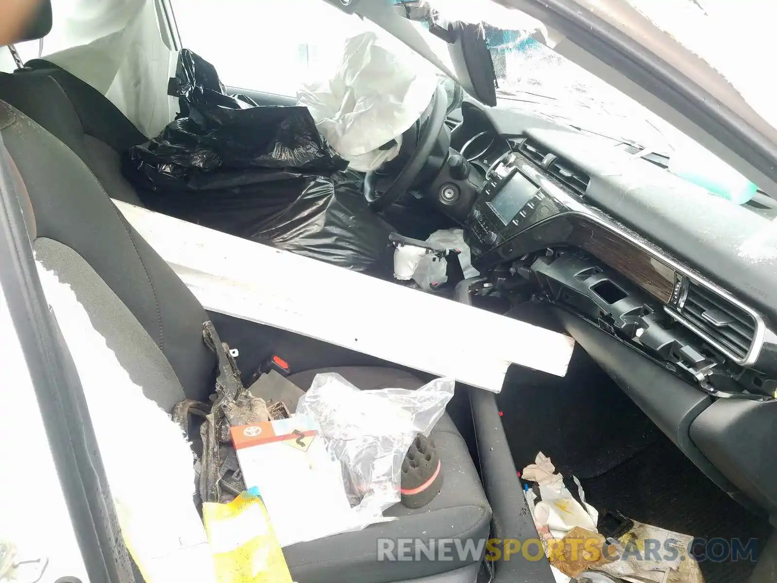 5 Photograph of a damaged car 4T1B11HKXKU758906 TOYOTA CAMRY 2019