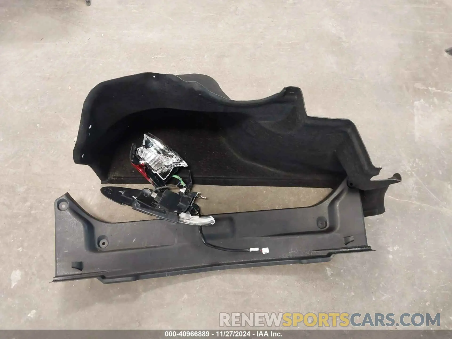 12 Photograph of a damaged car 4T1B11HKXKU759053 TOYOTA CAMRY 2019