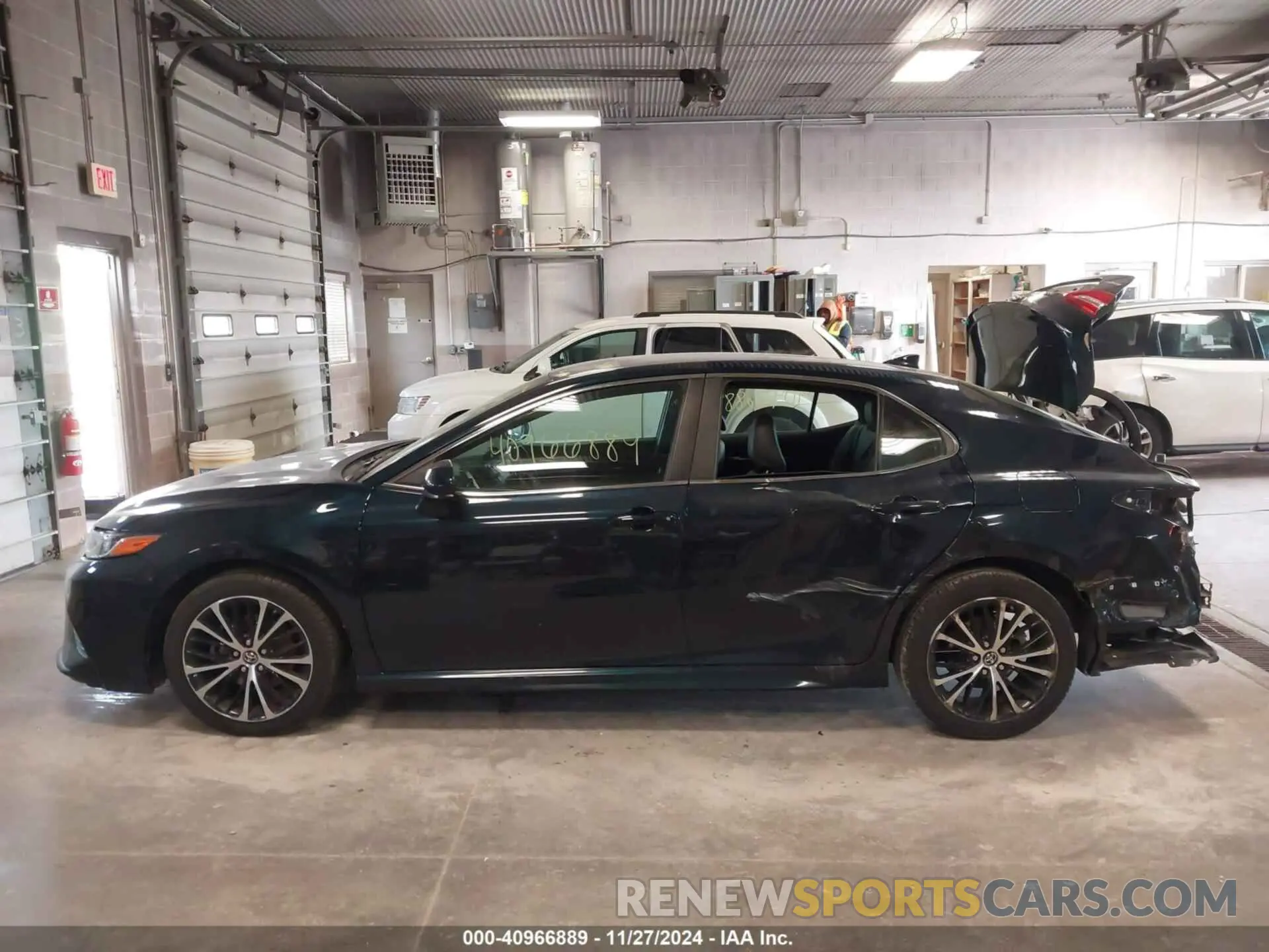 15 Photograph of a damaged car 4T1B11HKXKU759053 TOYOTA CAMRY 2019