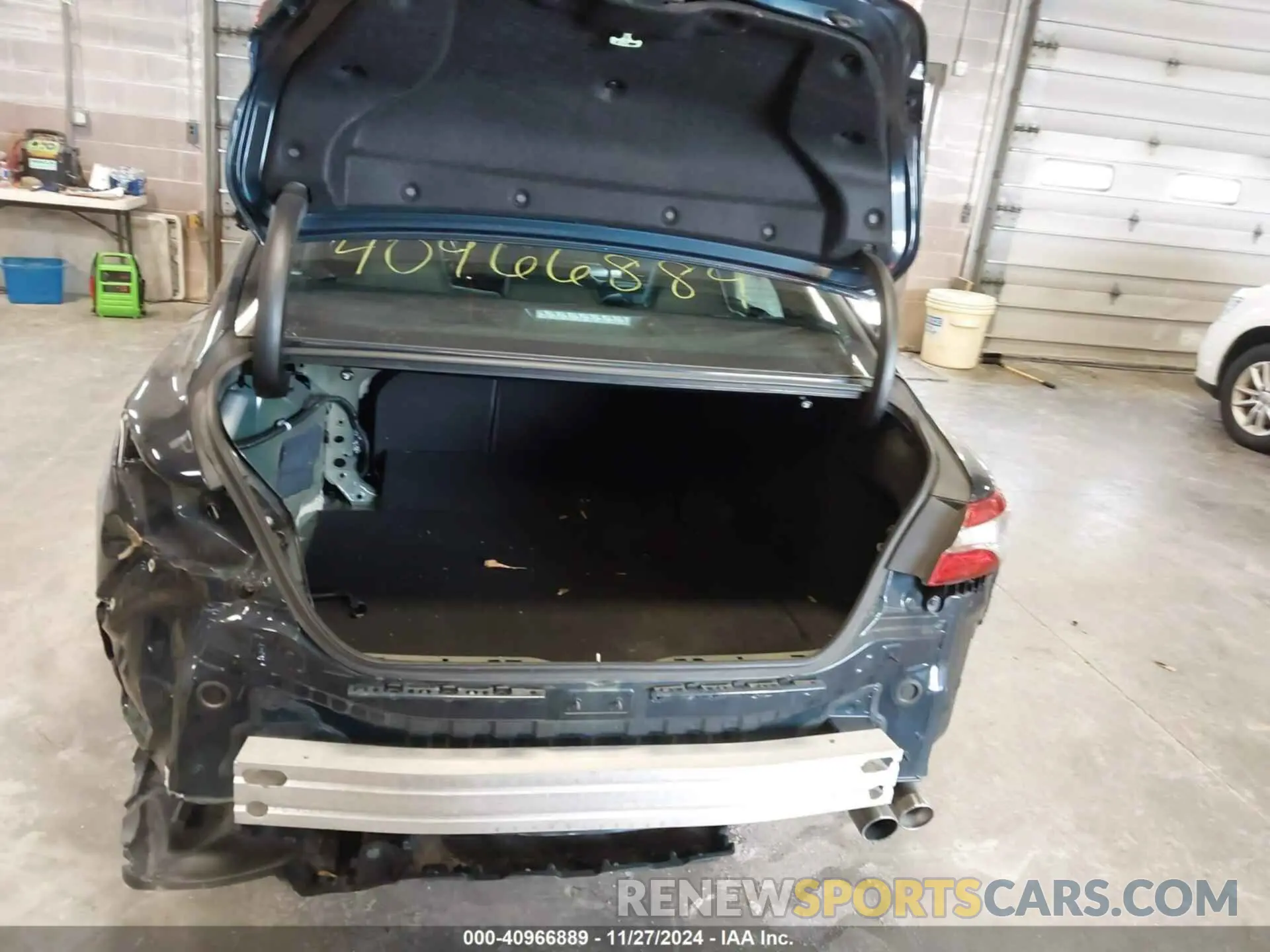 17 Photograph of a damaged car 4T1B11HKXKU759053 TOYOTA CAMRY 2019