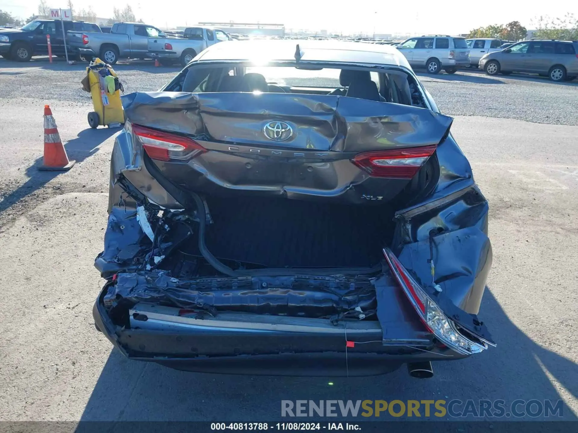 16 Photograph of a damaged car 4T1B11HKXKU759392 TOYOTA CAMRY 2019