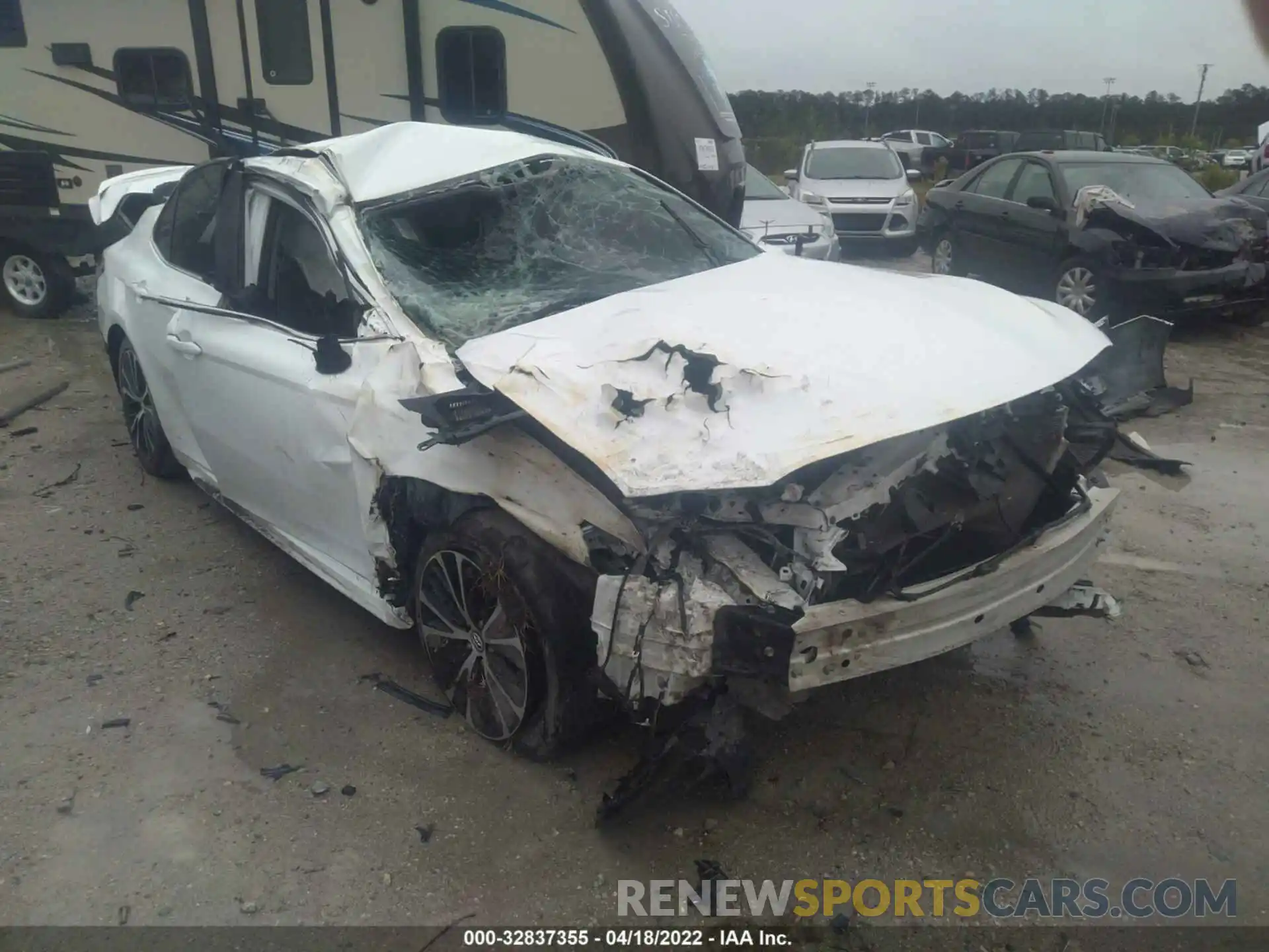 1 Photograph of a damaged car 4T1B11HKXKU759621 TOYOTA CAMRY 2019