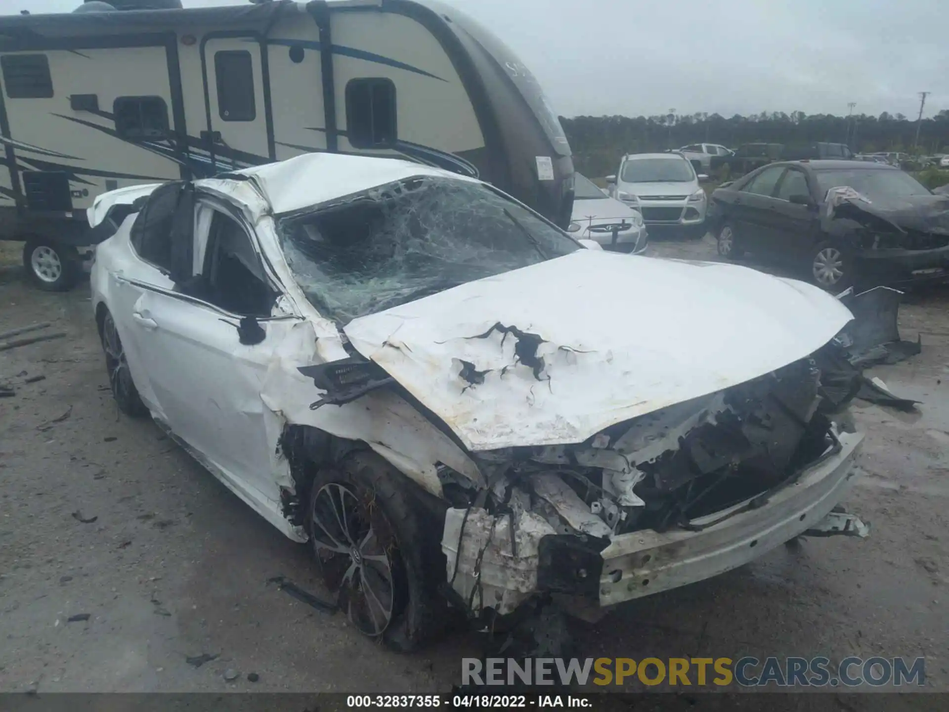 6 Photograph of a damaged car 4T1B11HKXKU759621 TOYOTA CAMRY 2019