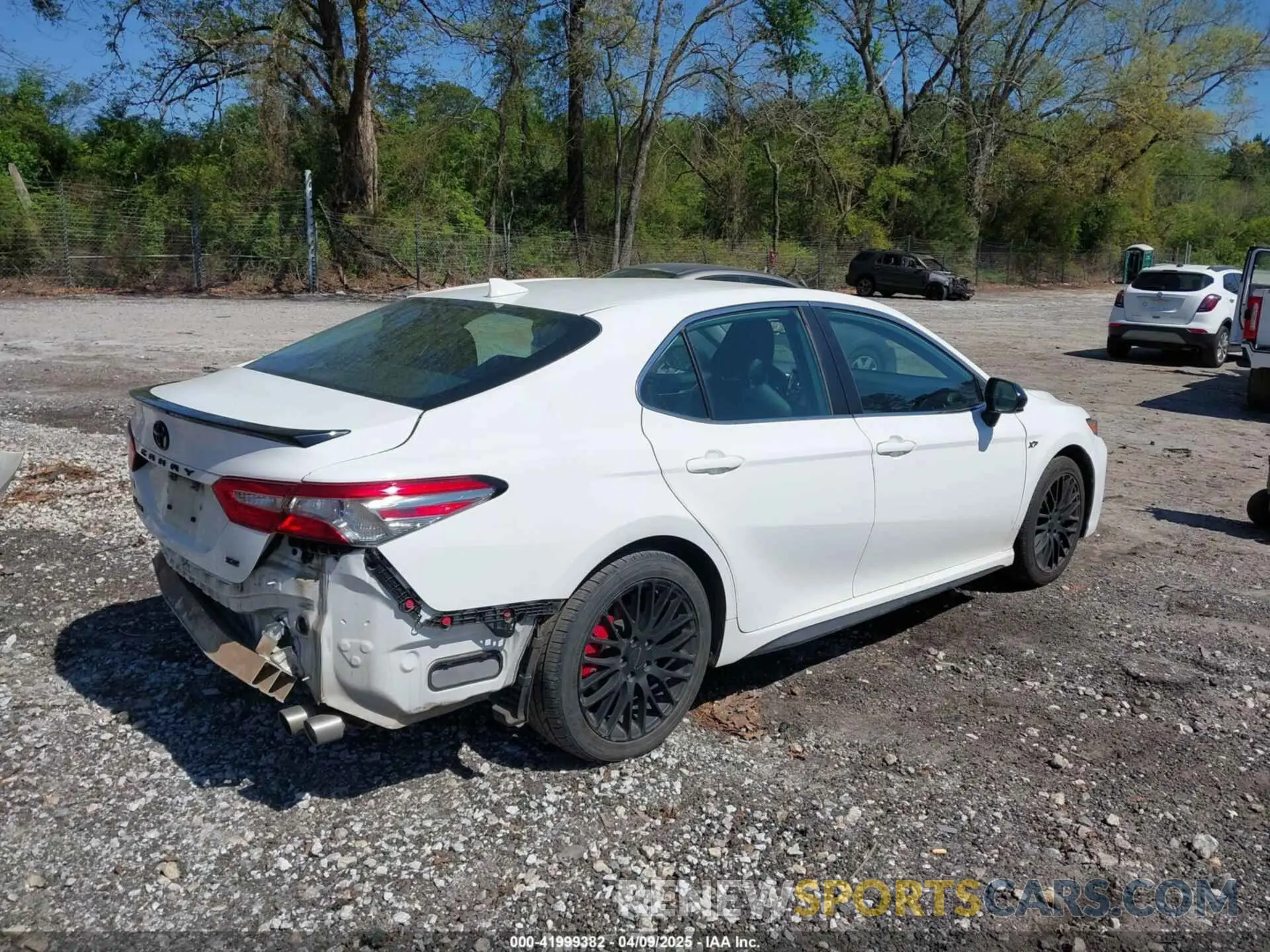 4 Photograph of a damaged car 4T1B11HKXKU761577 TOYOTA CAMRY 2019