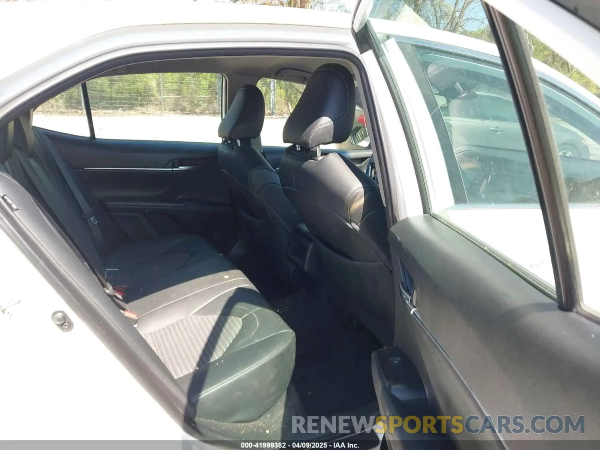 8 Photograph of a damaged car 4T1B11HKXKU761577 TOYOTA CAMRY 2019