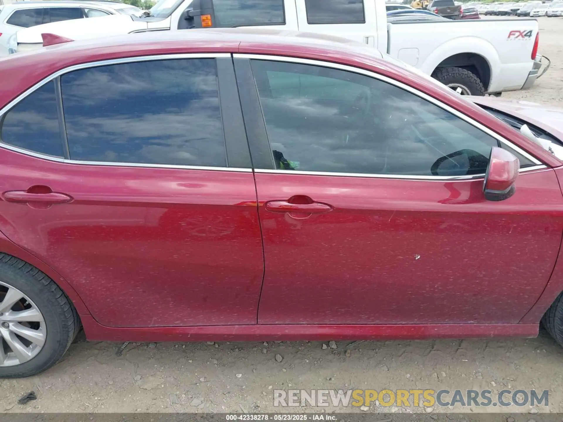 13 Photograph of a damaged car 4T1B11HKXKU764527 TOYOTA CAMRY 2019