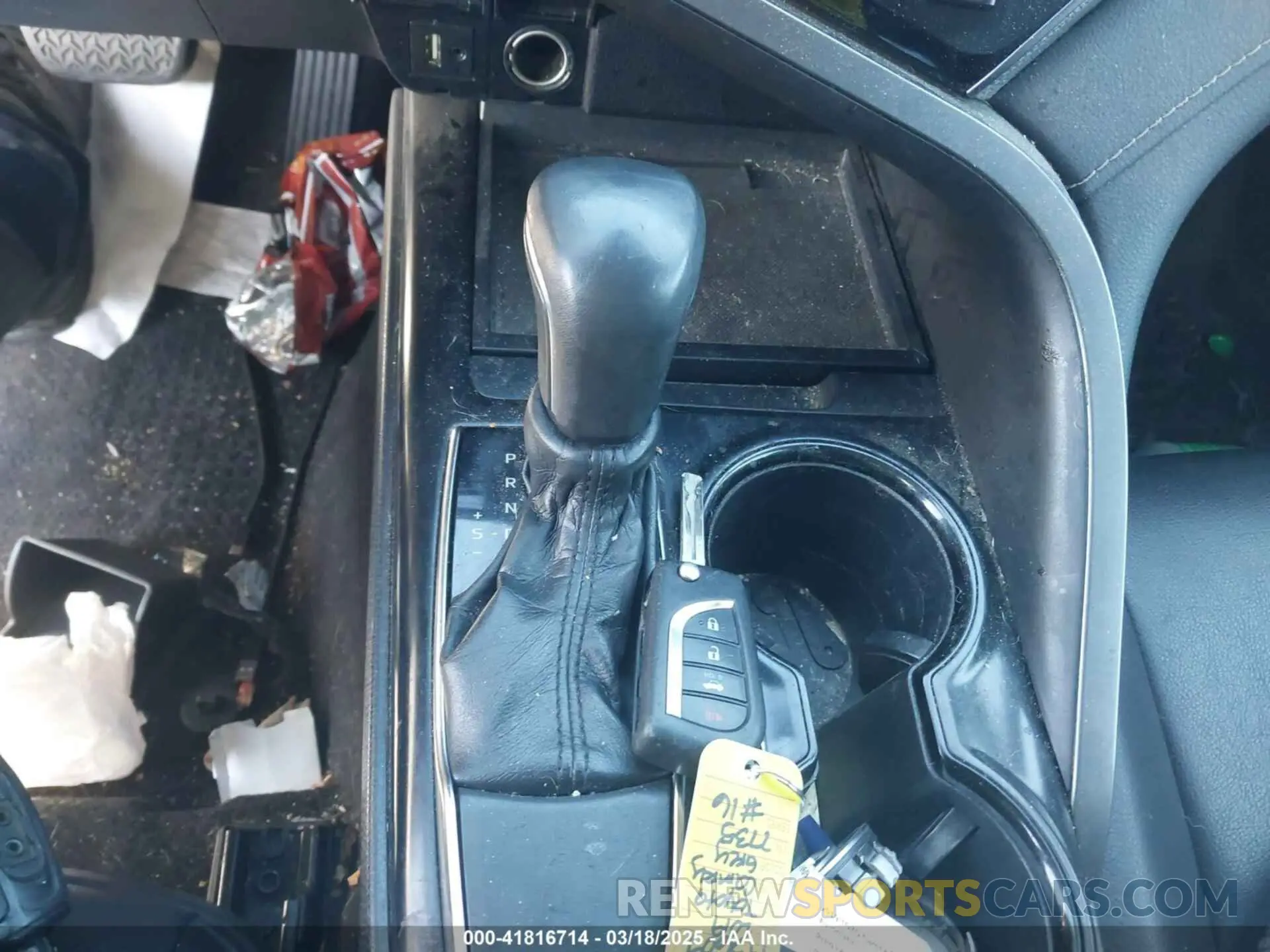 11 Photograph of a damaged car 4T1B11HKXKU767735 TOYOTA CAMRY 2019