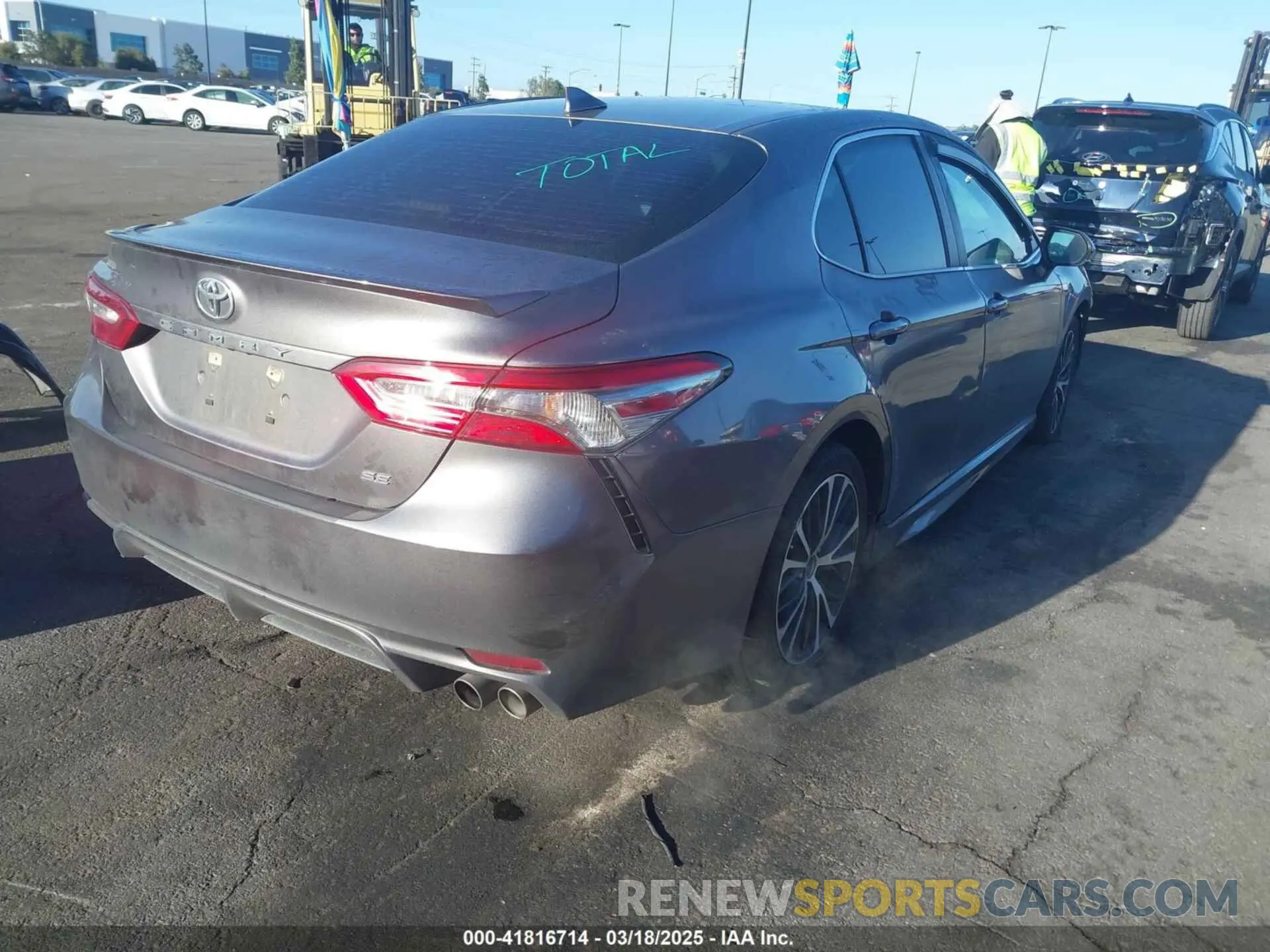 14 Photograph of a damaged car 4T1B11HKXKU767735 TOYOTA CAMRY 2019