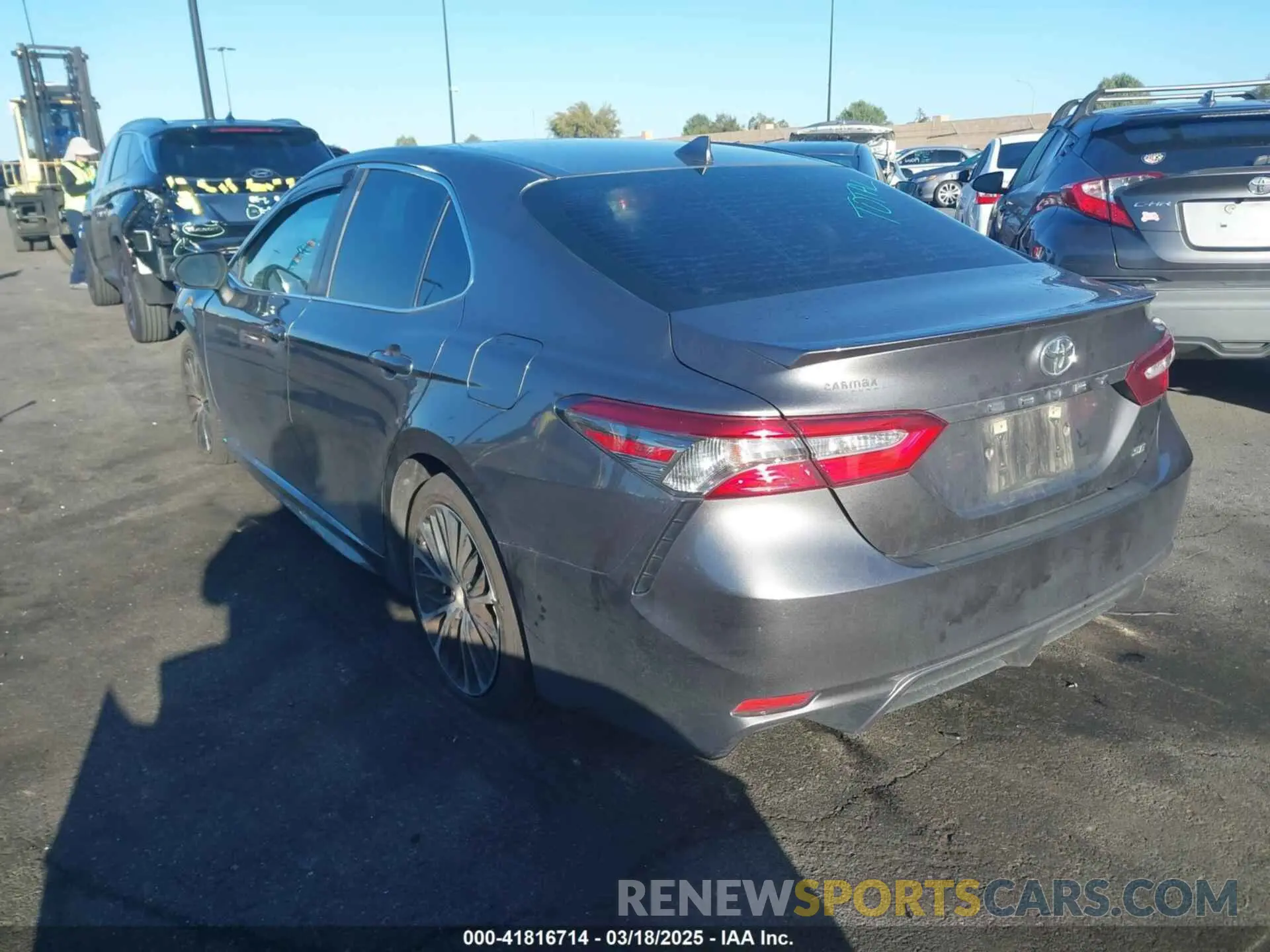 15 Photograph of a damaged car 4T1B11HKXKU767735 TOYOTA CAMRY 2019
