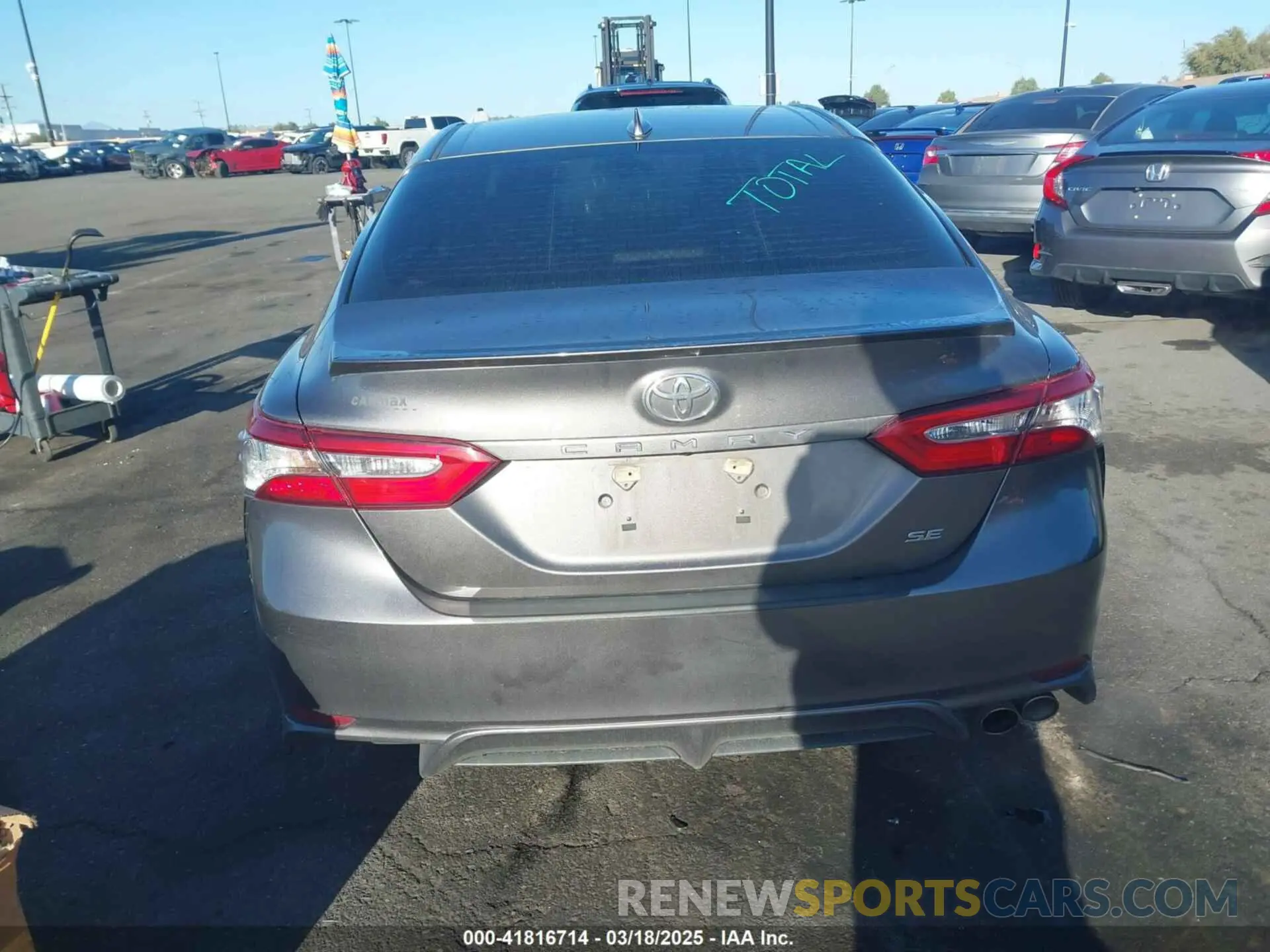 17 Photograph of a damaged car 4T1B11HKXKU767735 TOYOTA CAMRY 2019