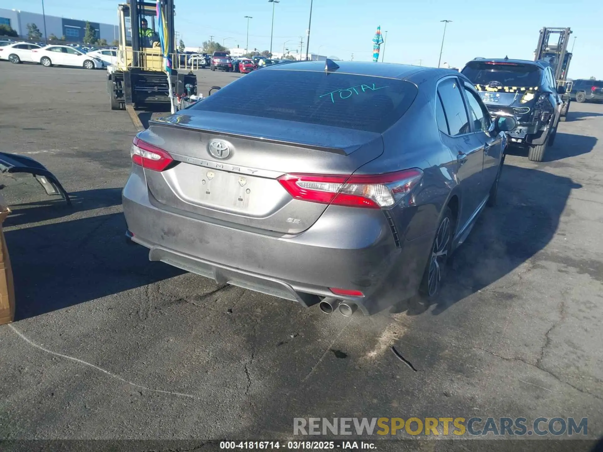 4 Photograph of a damaged car 4T1B11HKXKU767735 TOYOTA CAMRY 2019