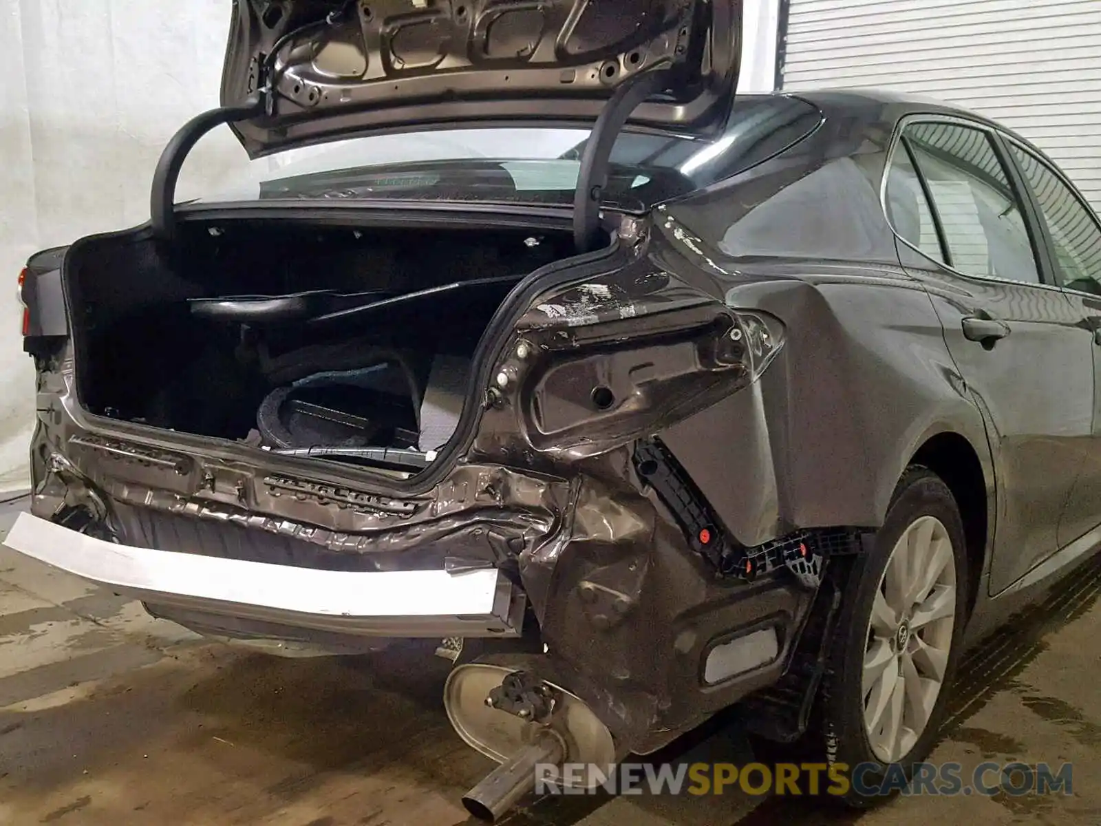 9 Photograph of a damaged car 4T1B11HKXKU769694 TOYOTA CAMRY 2019