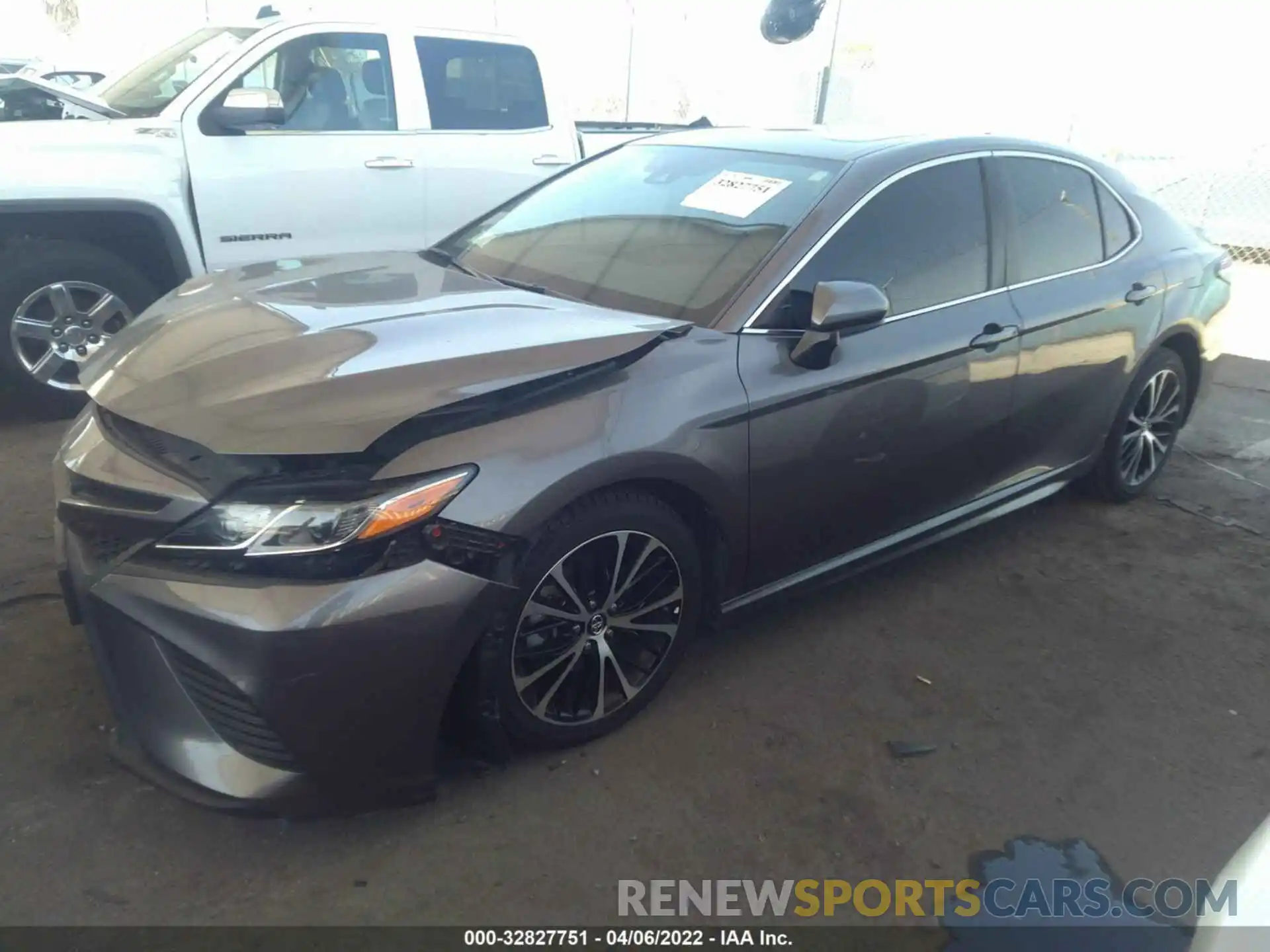 2 Photograph of a damaged car 4T1B11HKXKU772742 TOYOTA CAMRY 2019