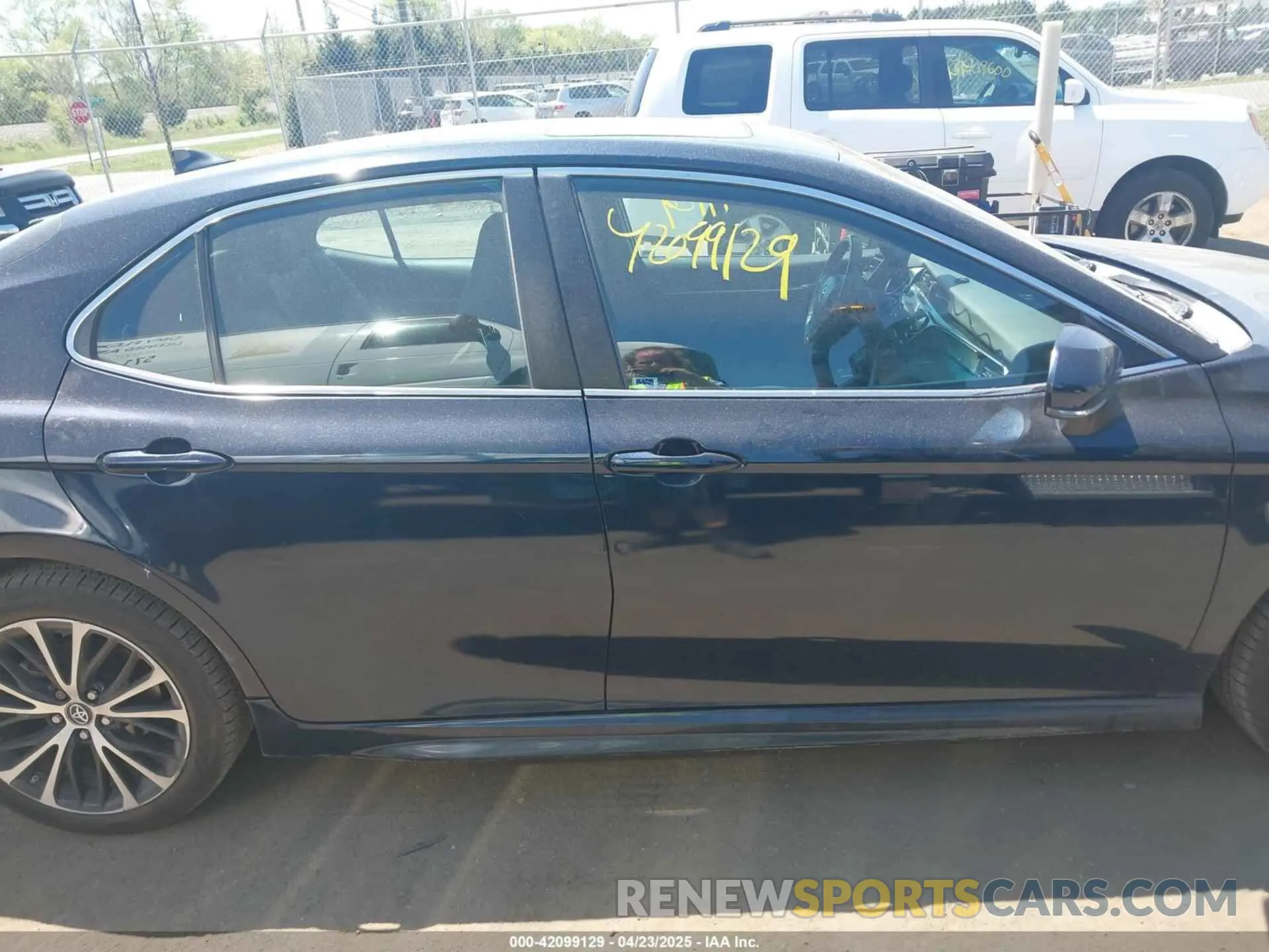 13 Photograph of a damaged car 4T1B11HKXKU776712 TOYOTA CAMRY 2019