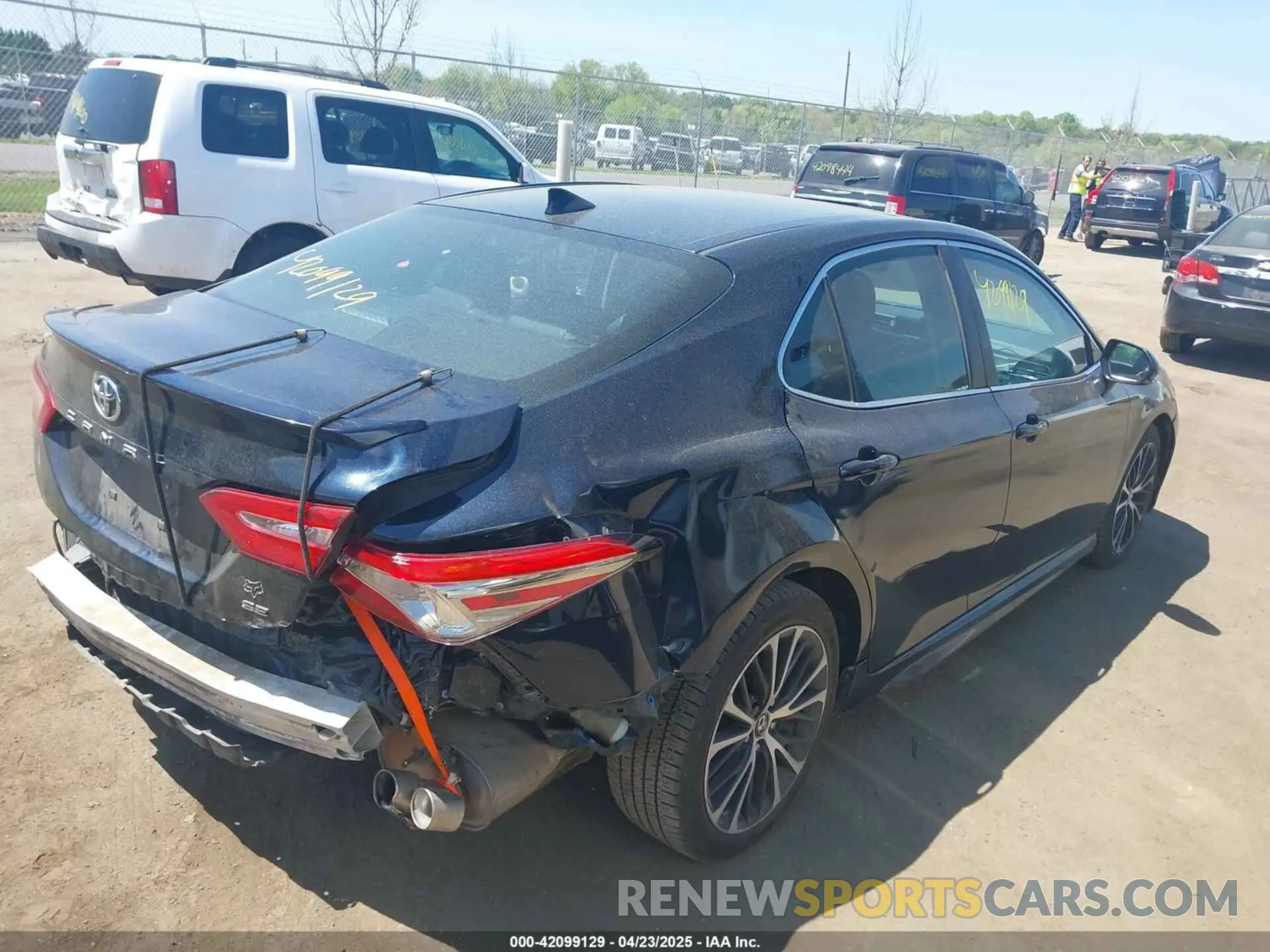 4 Photograph of a damaged car 4T1B11HKXKU776712 TOYOTA CAMRY 2019