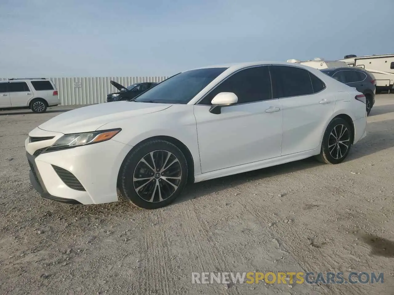 1 Photograph of a damaged car 4T1B11HKXKU779657 TOYOTA CAMRY 2019