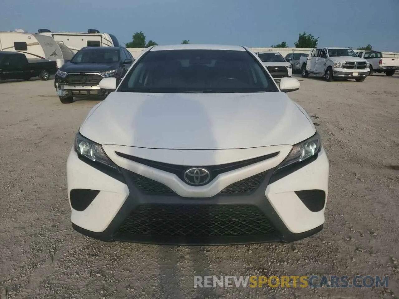 5 Photograph of a damaged car 4T1B11HKXKU779657 TOYOTA CAMRY 2019