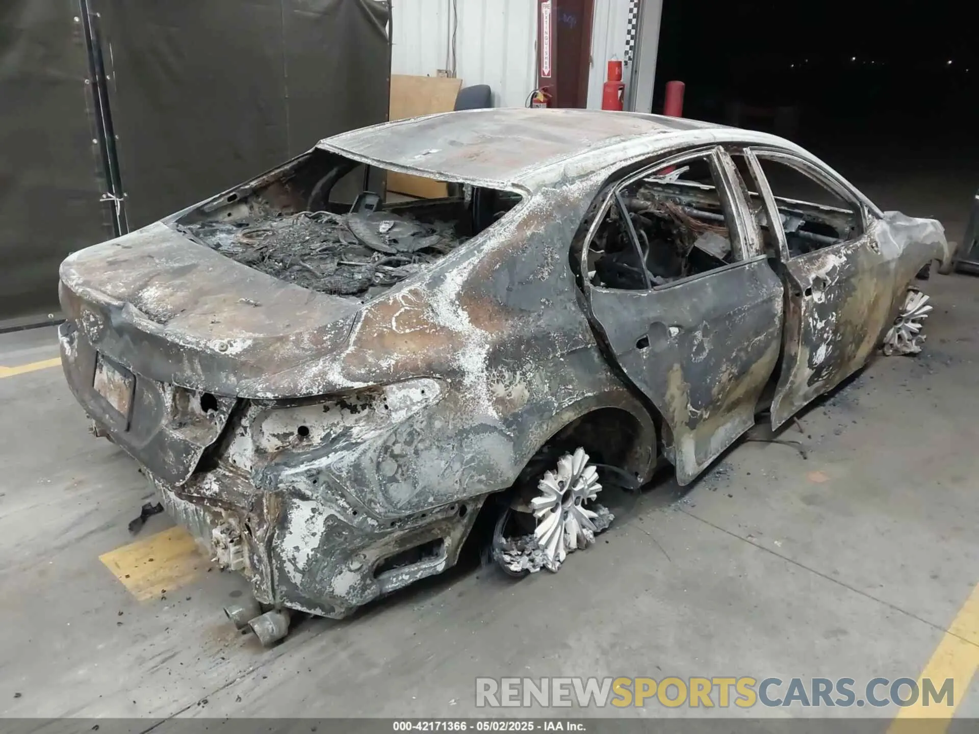 4 Photograph of a damaged car 4T1B11HKXKU782476 TOYOTA CAMRY 2019