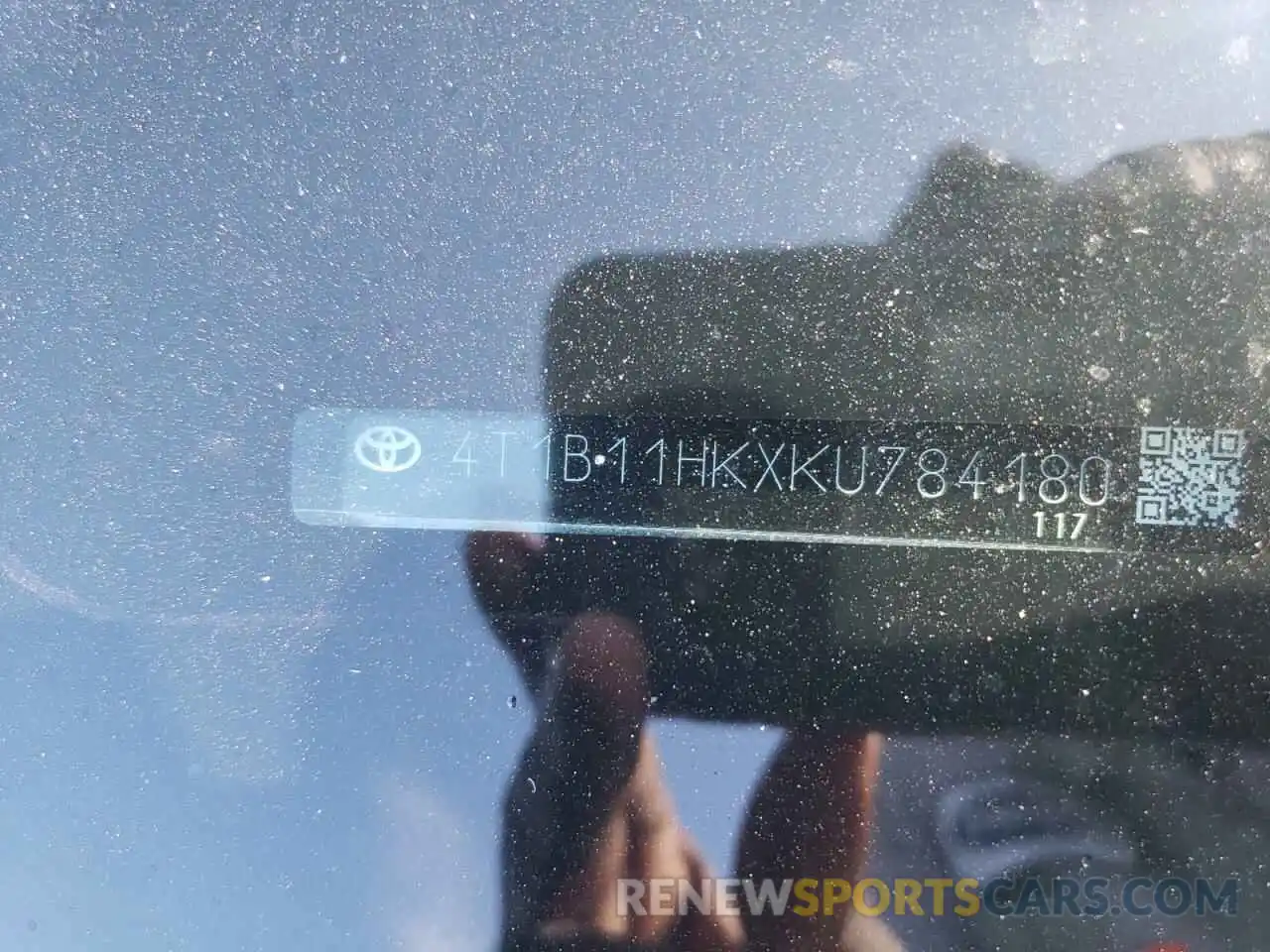 10 Photograph of a damaged car 4T1B11HKXKU784180 TOYOTA CAMRY 2019