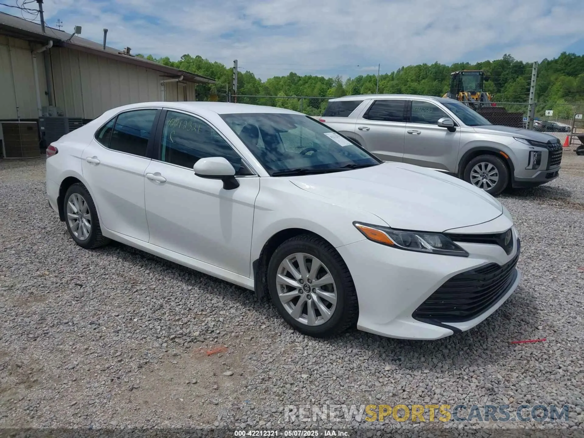 1 Photograph of a damaged car 4T1B11HKXKU786639 TOYOTA CAMRY 2019