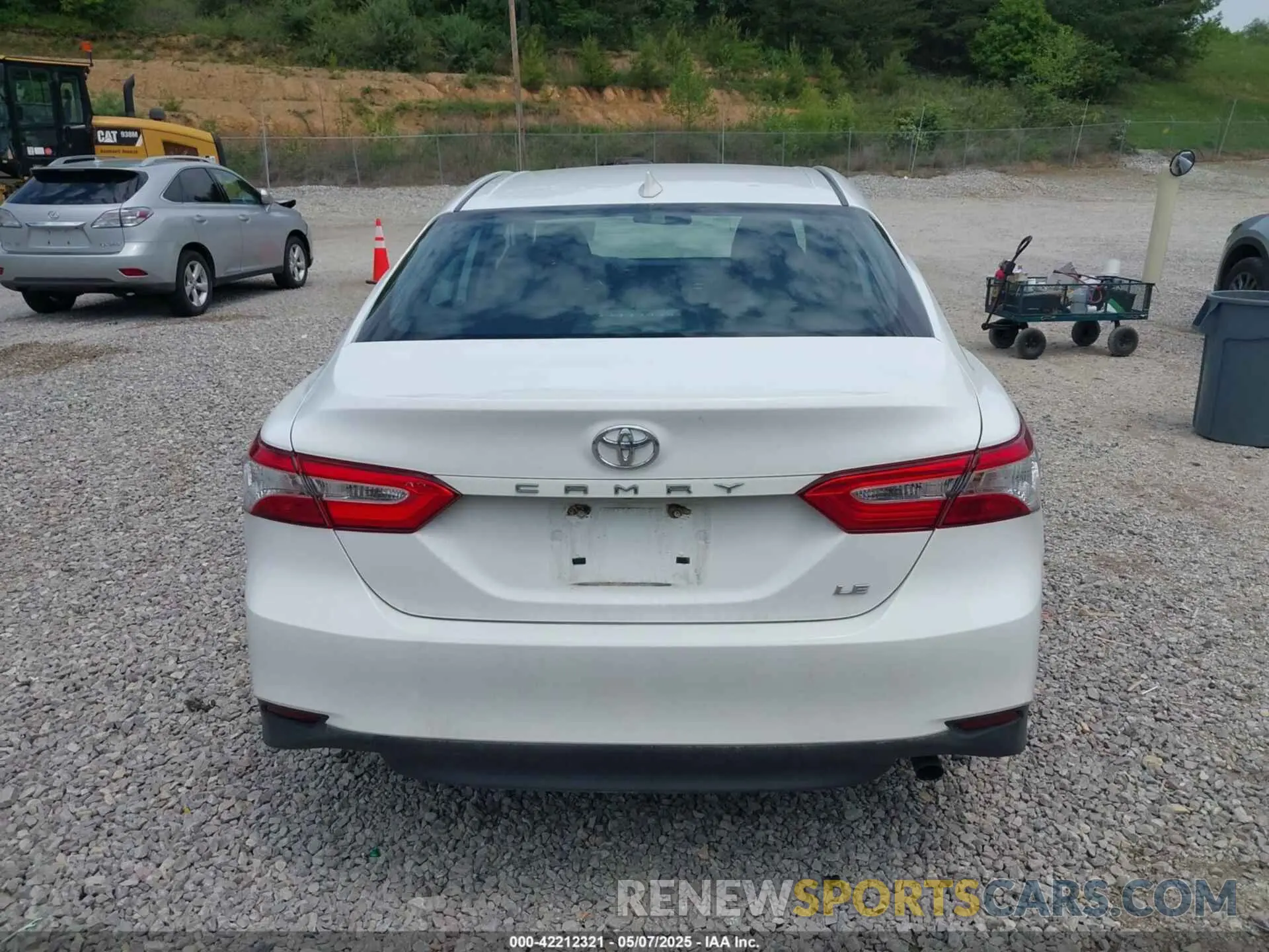 16 Photograph of a damaged car 4T1B11HKXKU786639 TOYOTA CAMRY 2019