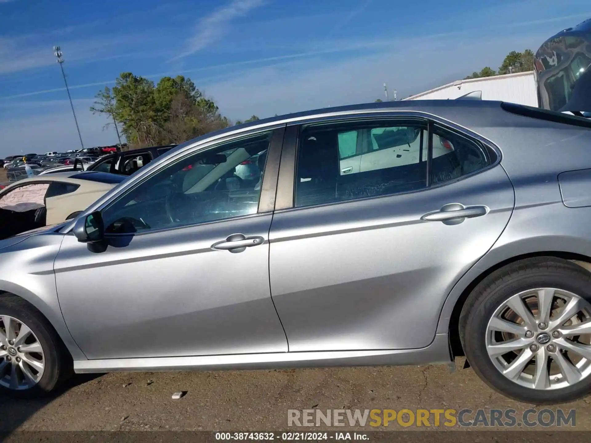 15 Photograph of a damaged car 4T1B11HKXKU801141 TOYOTA CAMRY 2019