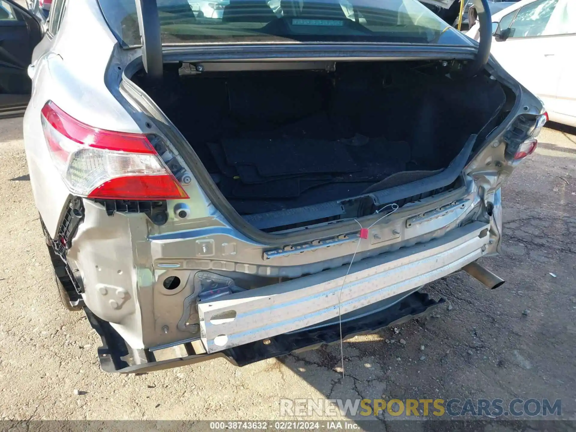 6 Photograph of a damaged car 4T1B11HKXKU801141 TOYOTA CAMRY 2019