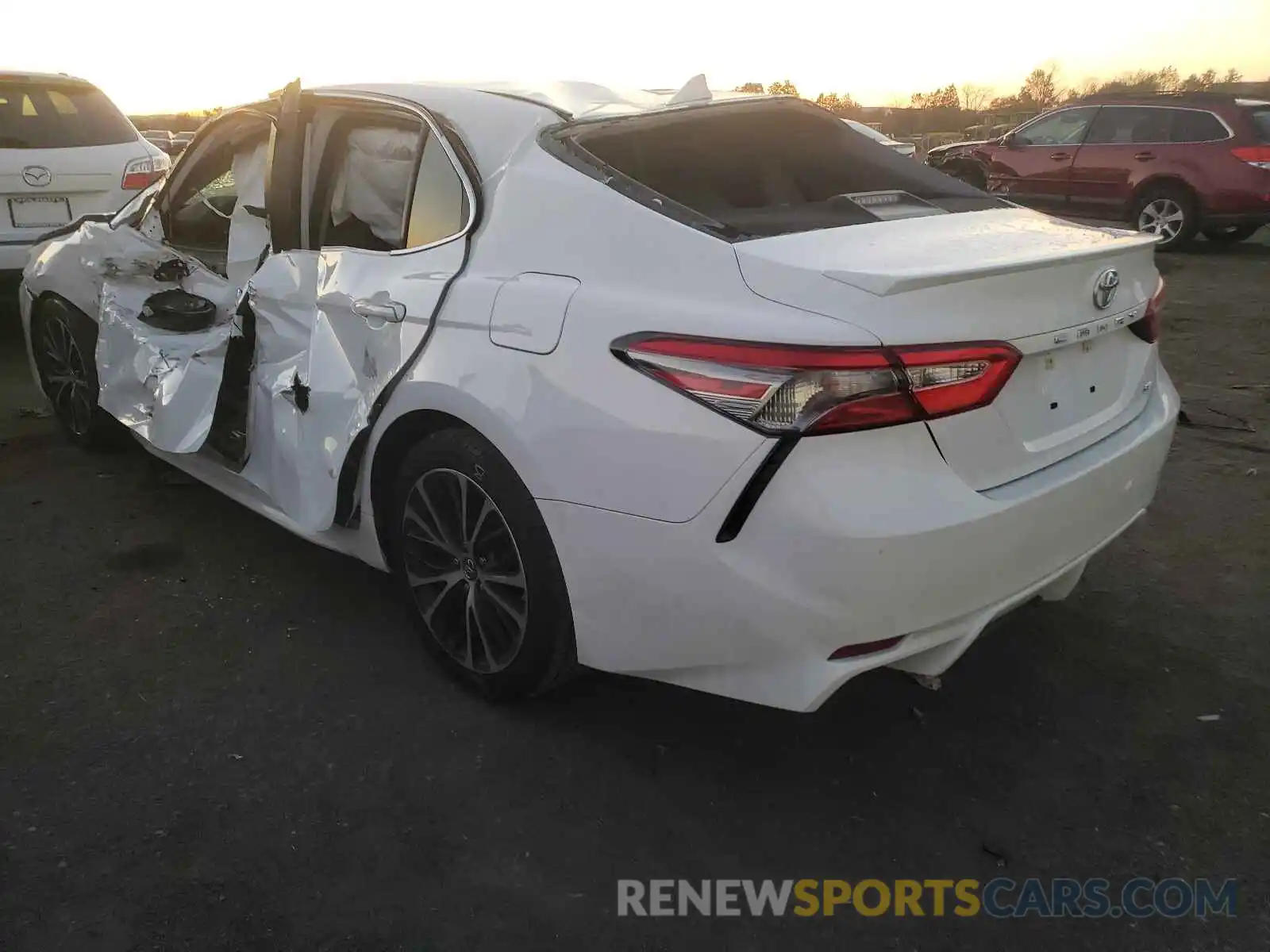 3 Photograph of a damaged car 4T1B11HKXKU805240 TOYOTA CAMRY 2019